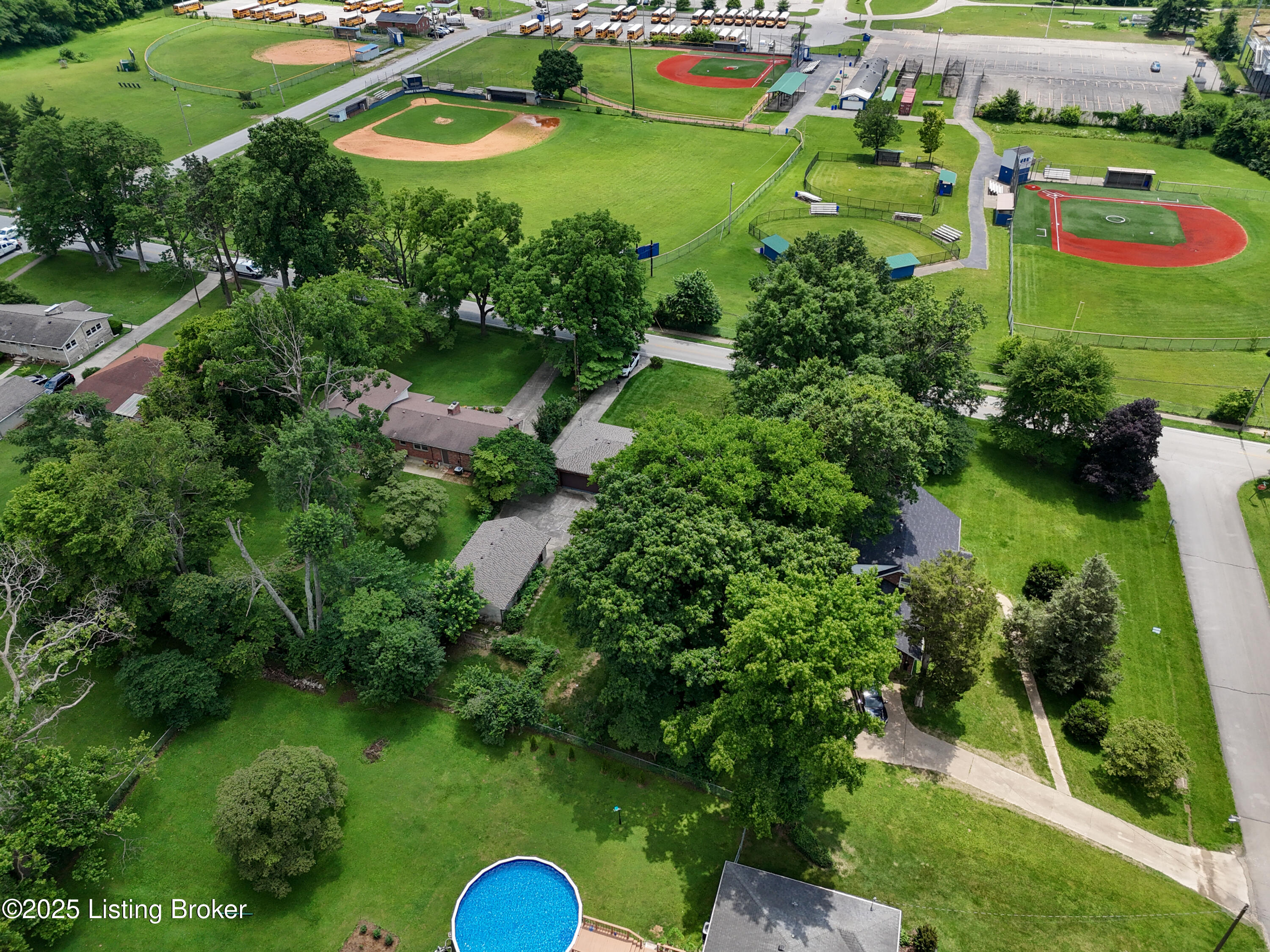 6521 Briscoe Ln