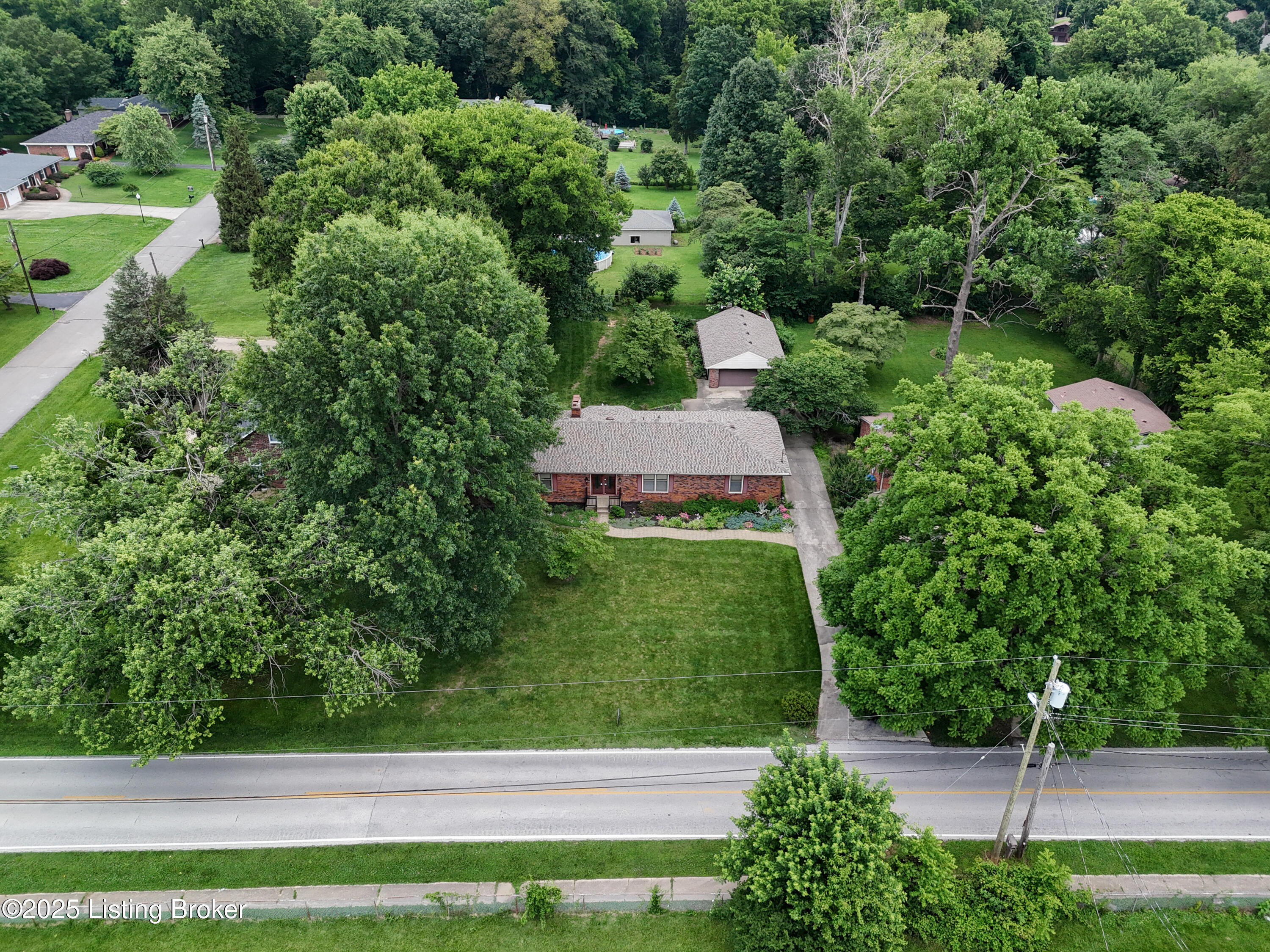 6521 Briscoe Ln