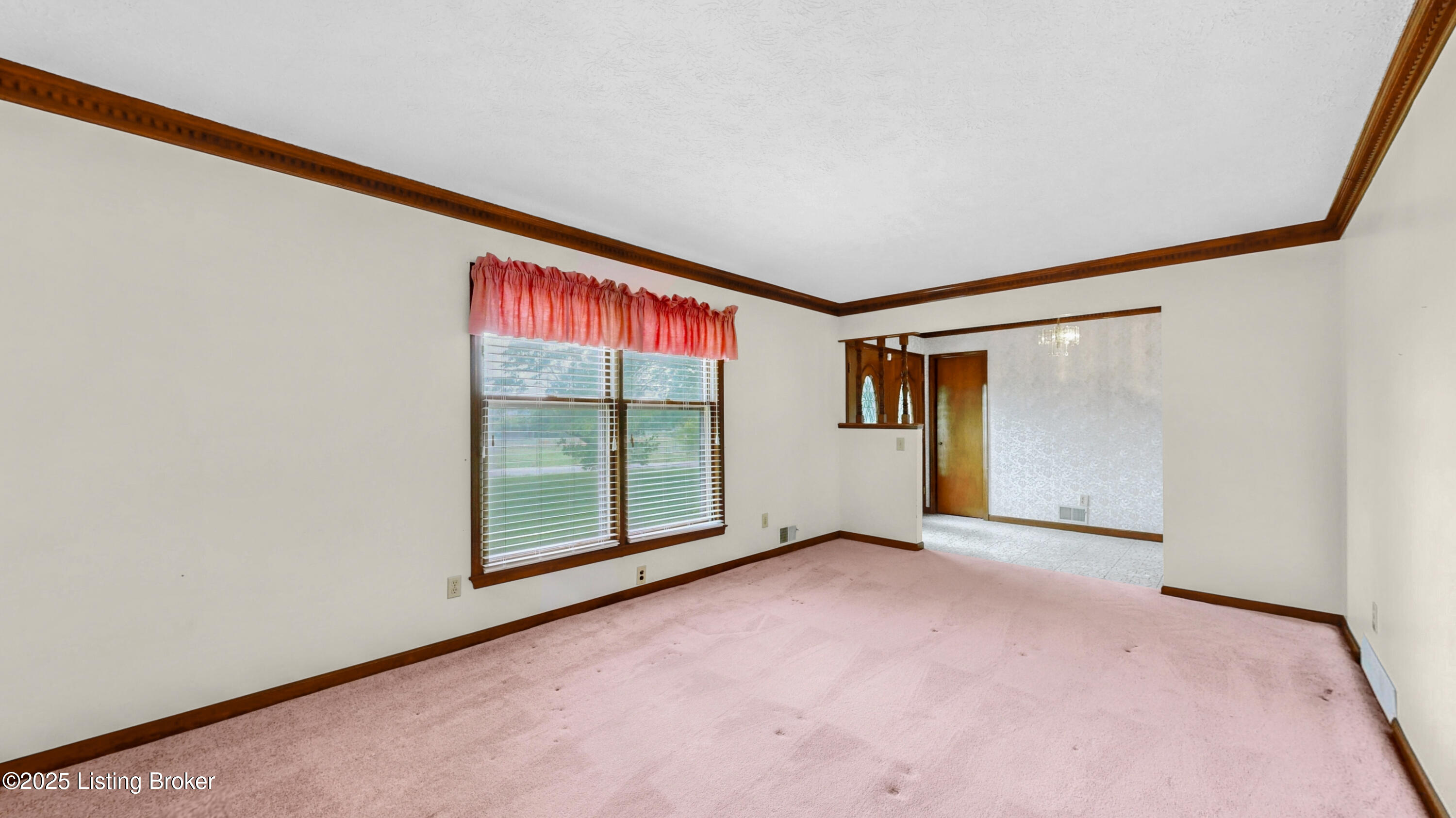 6521 Briscoe Ln