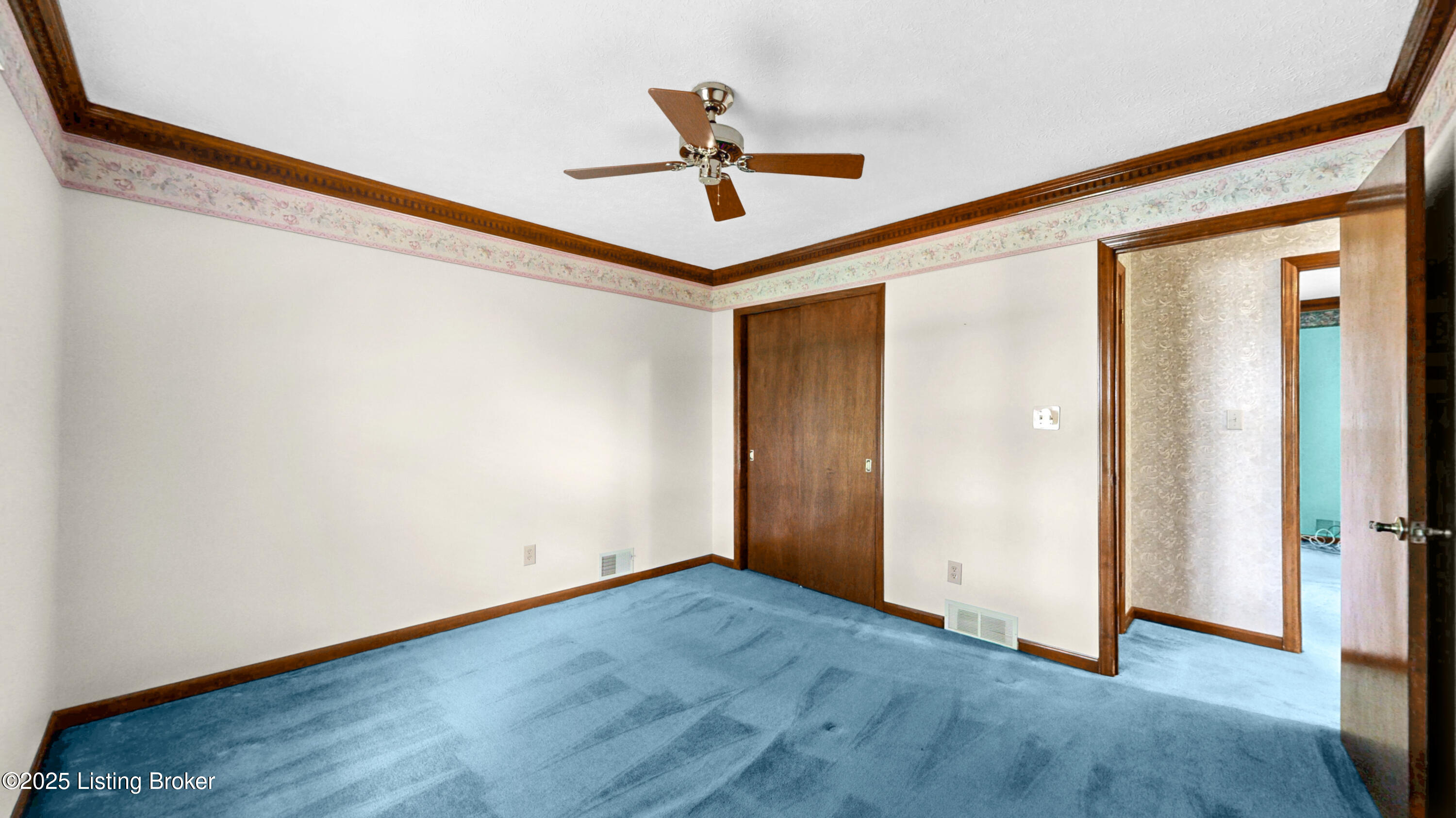 6521 Briscoe Ln
