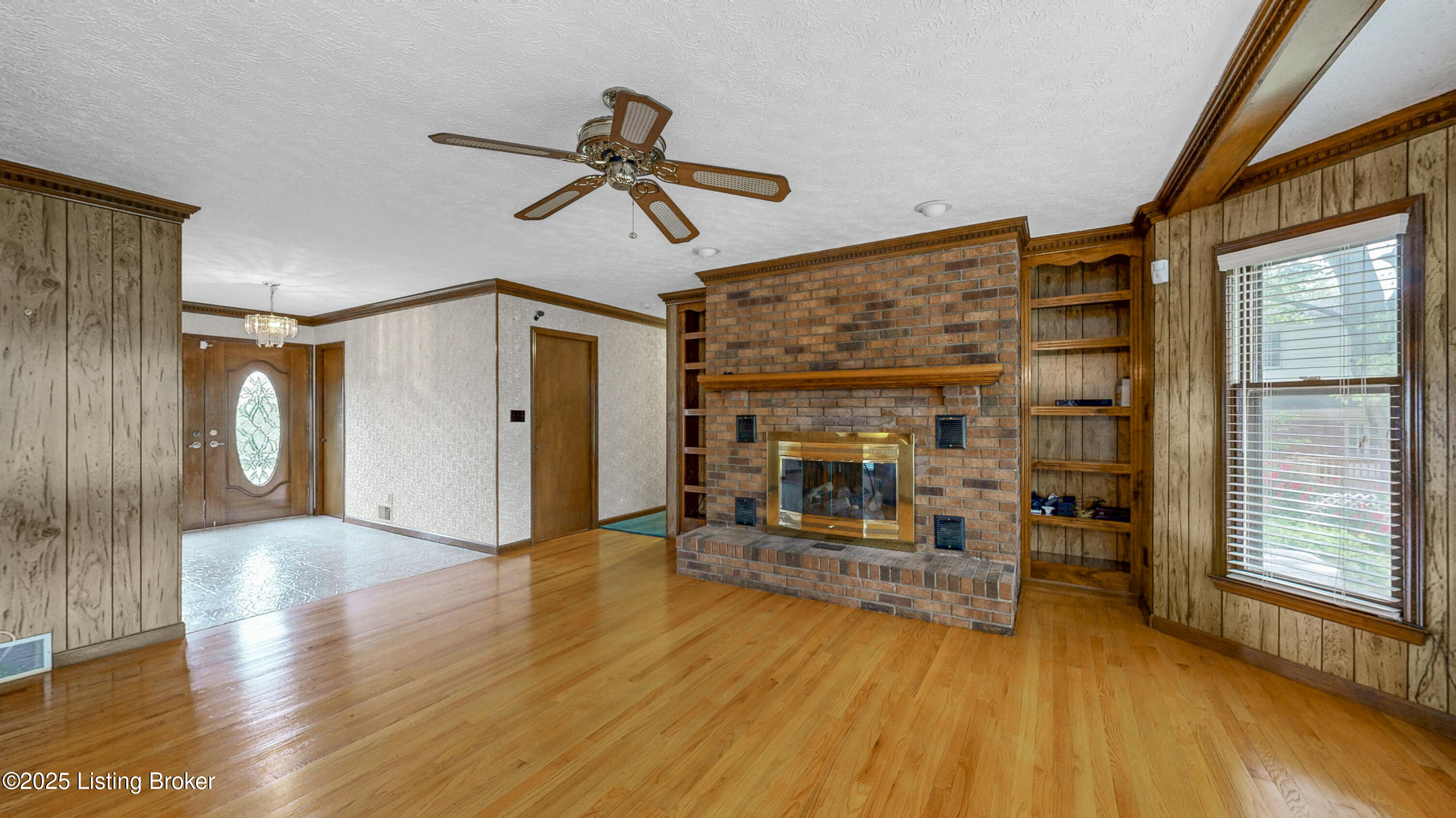 6521 Briscoe Ln