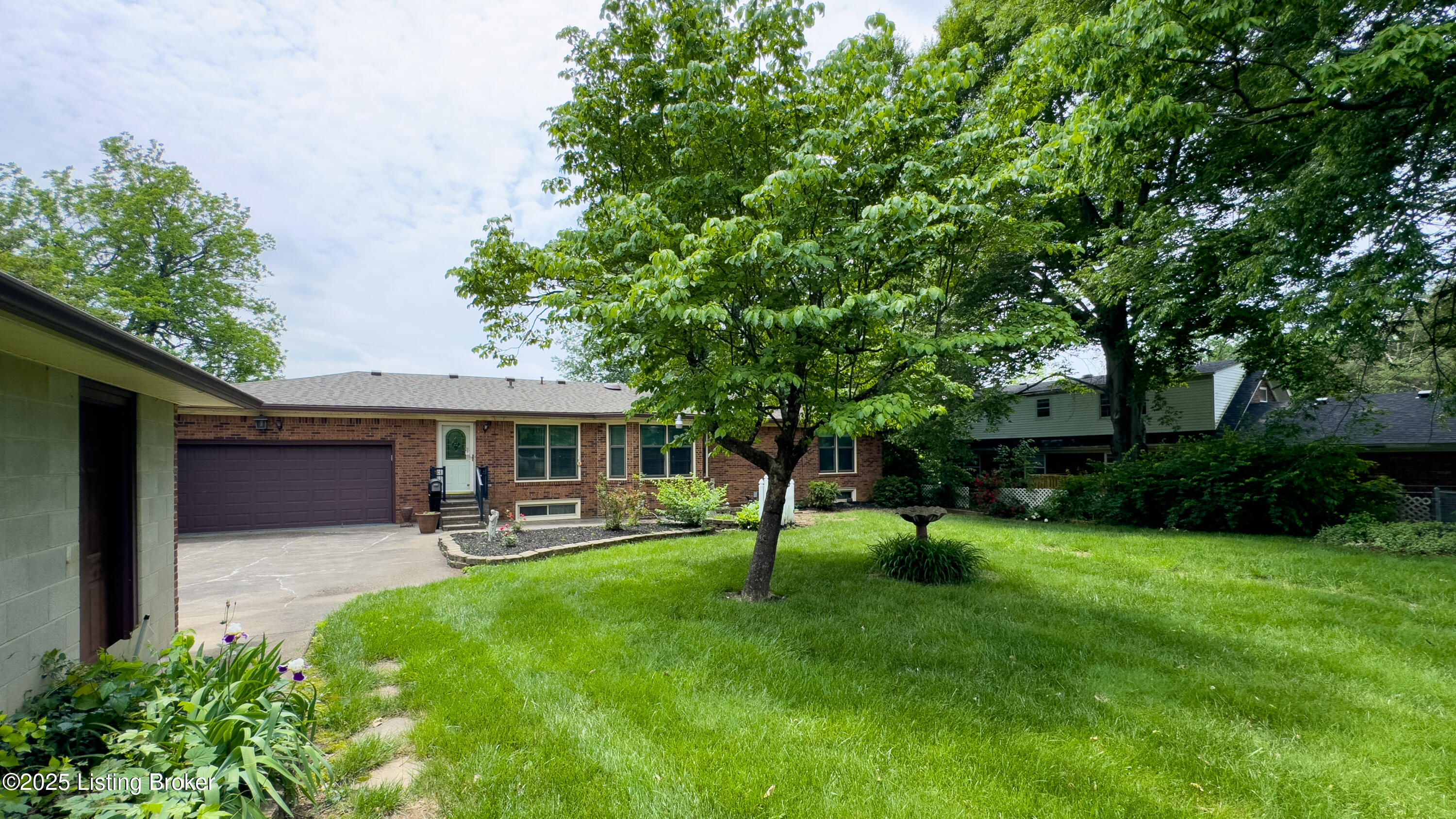 6521 Briscoe Ln