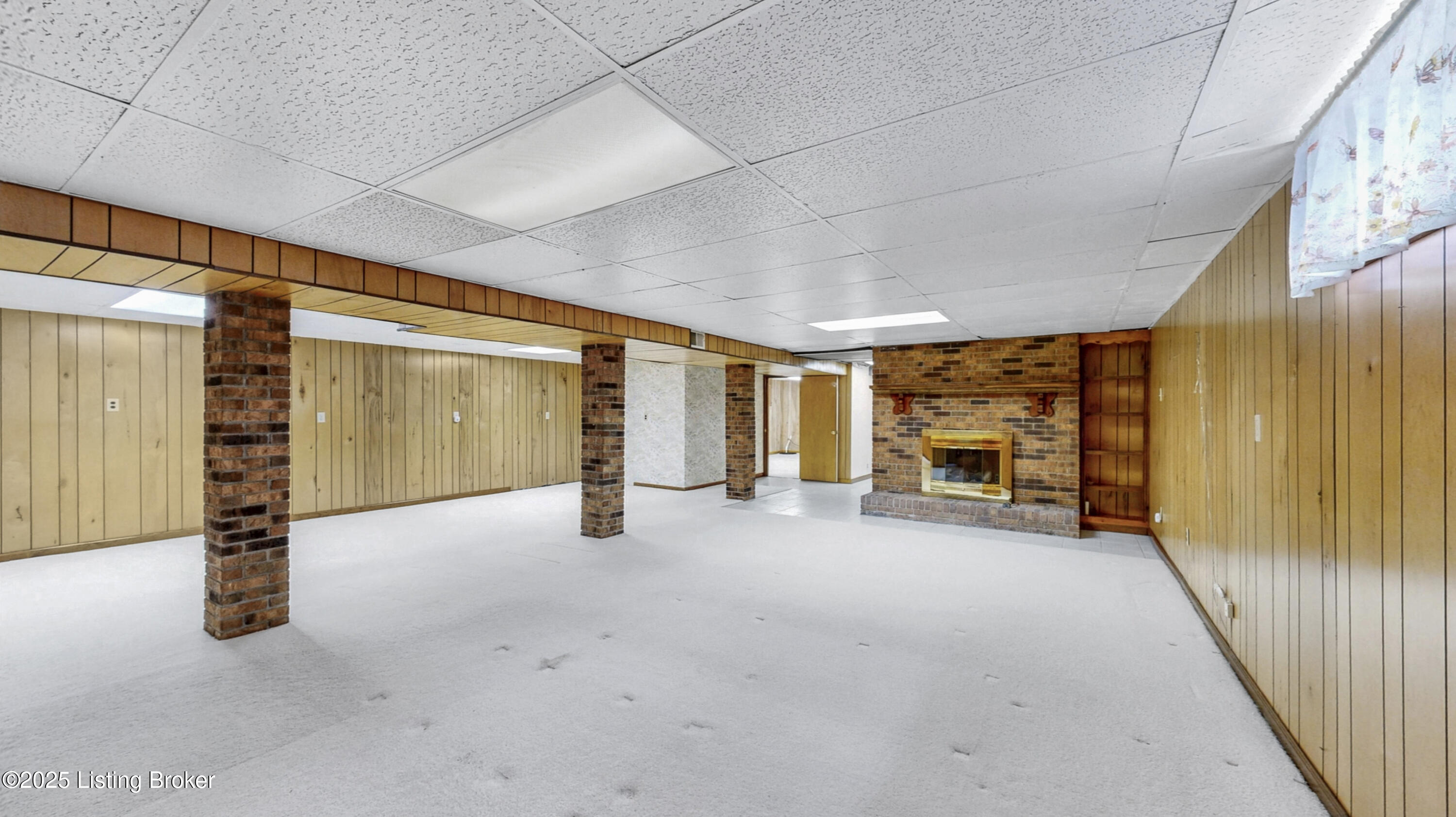 6521 Briscoe Ln