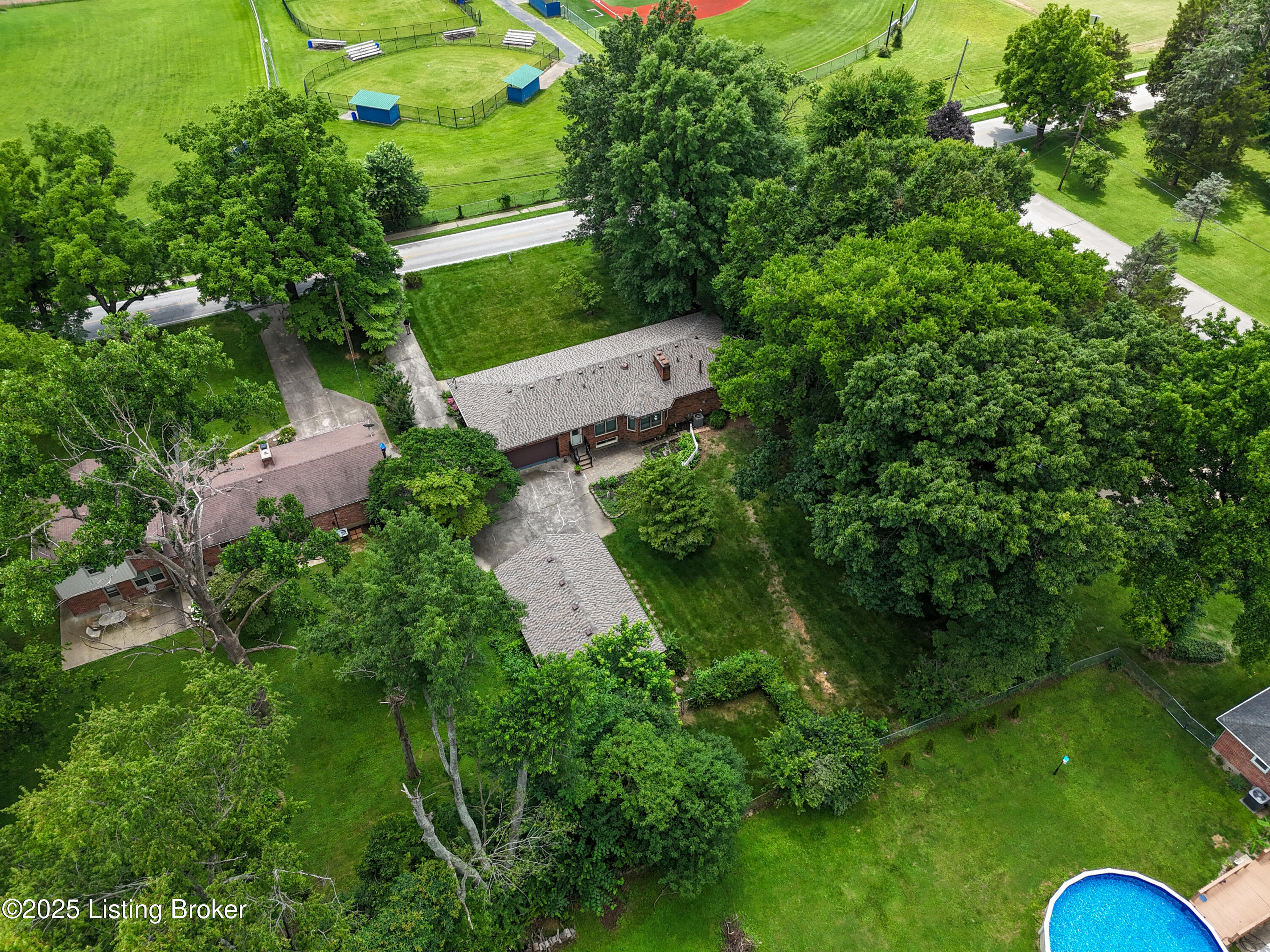 6521 Briscoe Ln
