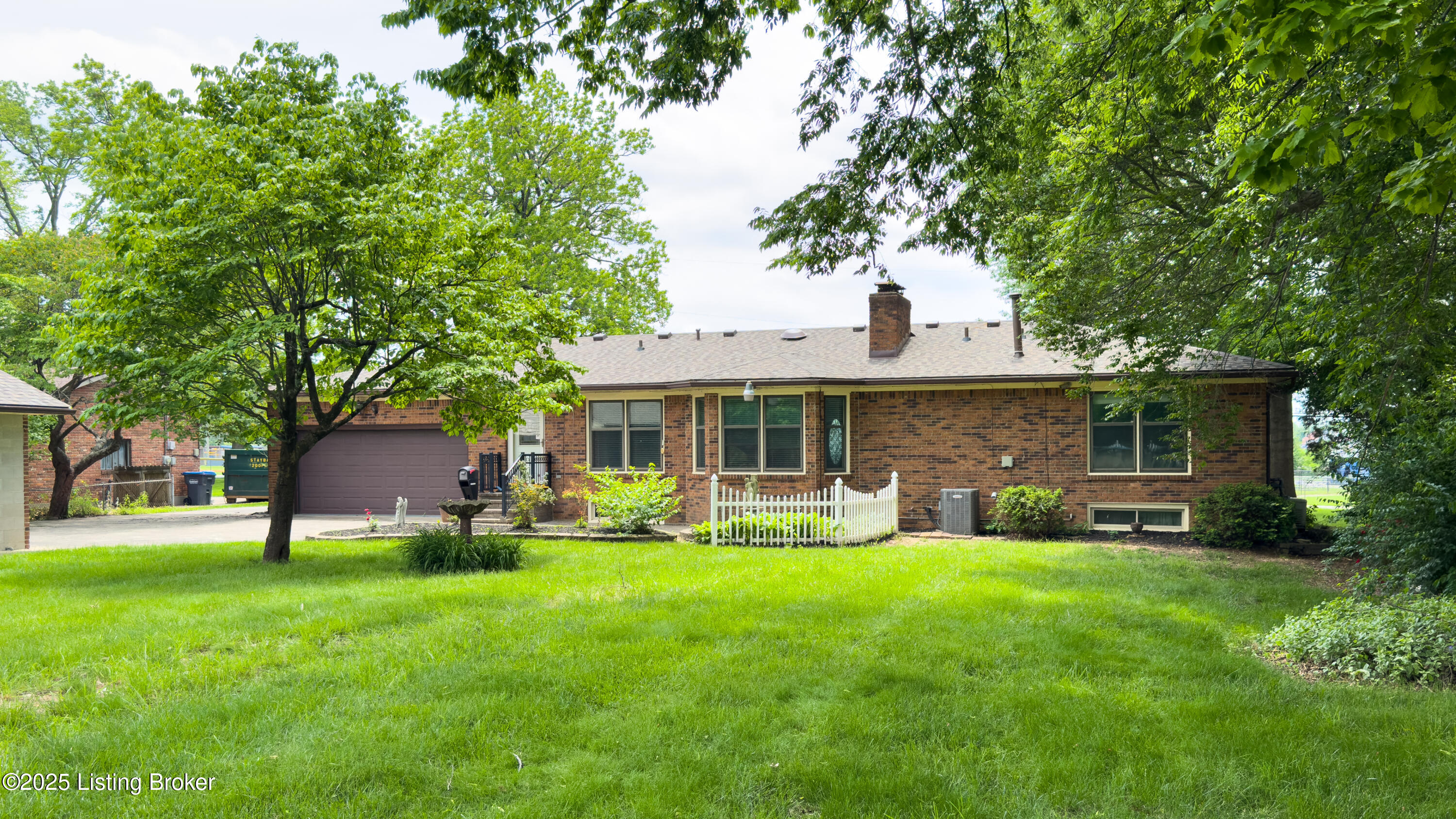 6521 Briscoe Ln