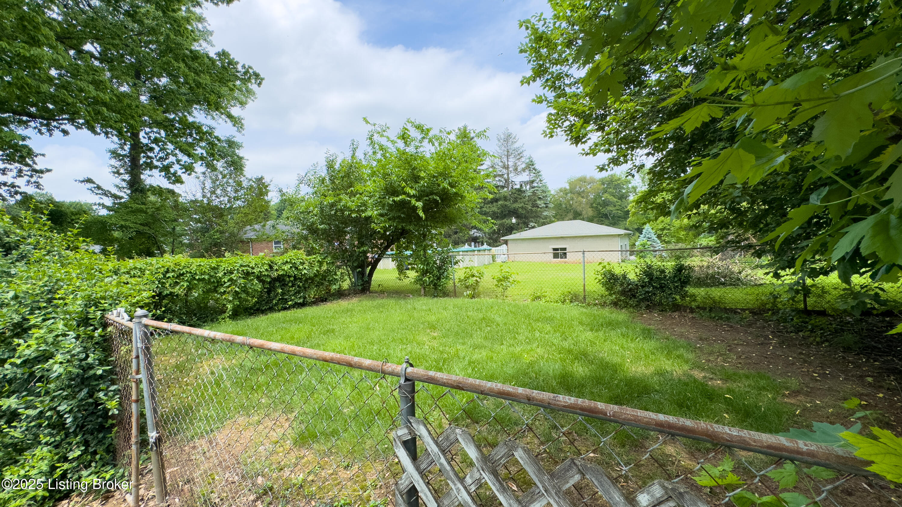 6521 Briscoe Ln