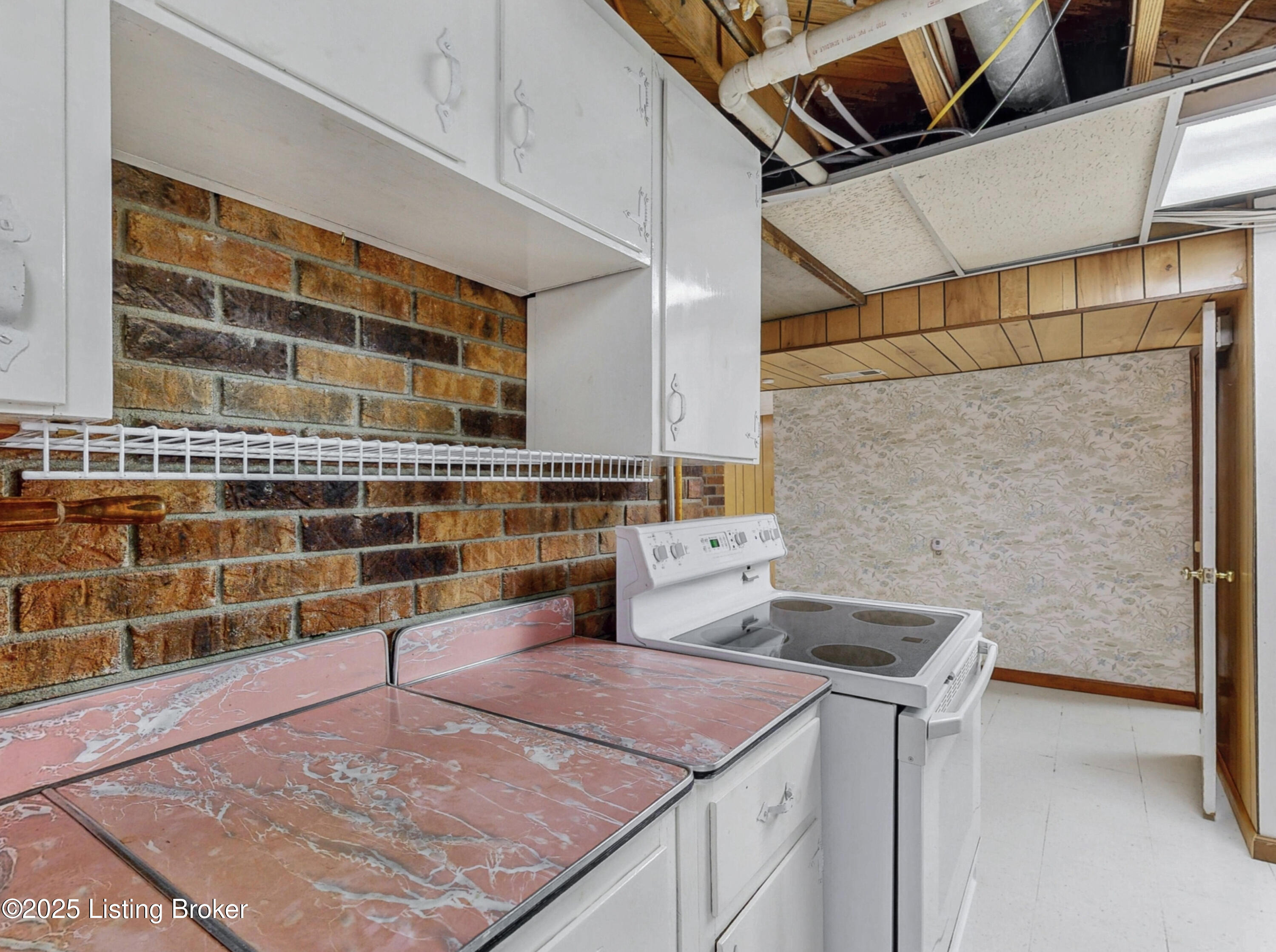 6521 Briscoe Ln