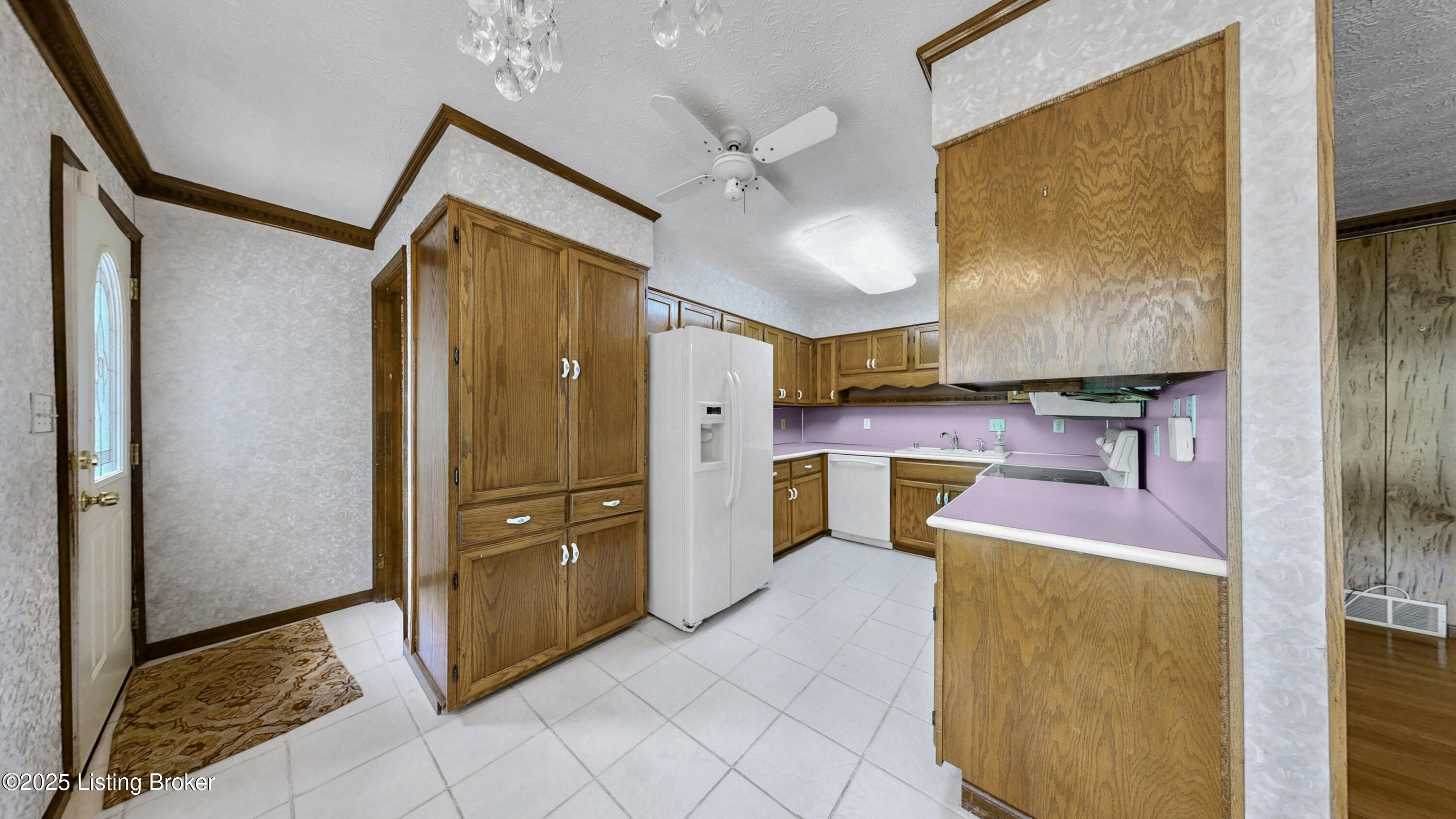 6521 Briscoe Ln