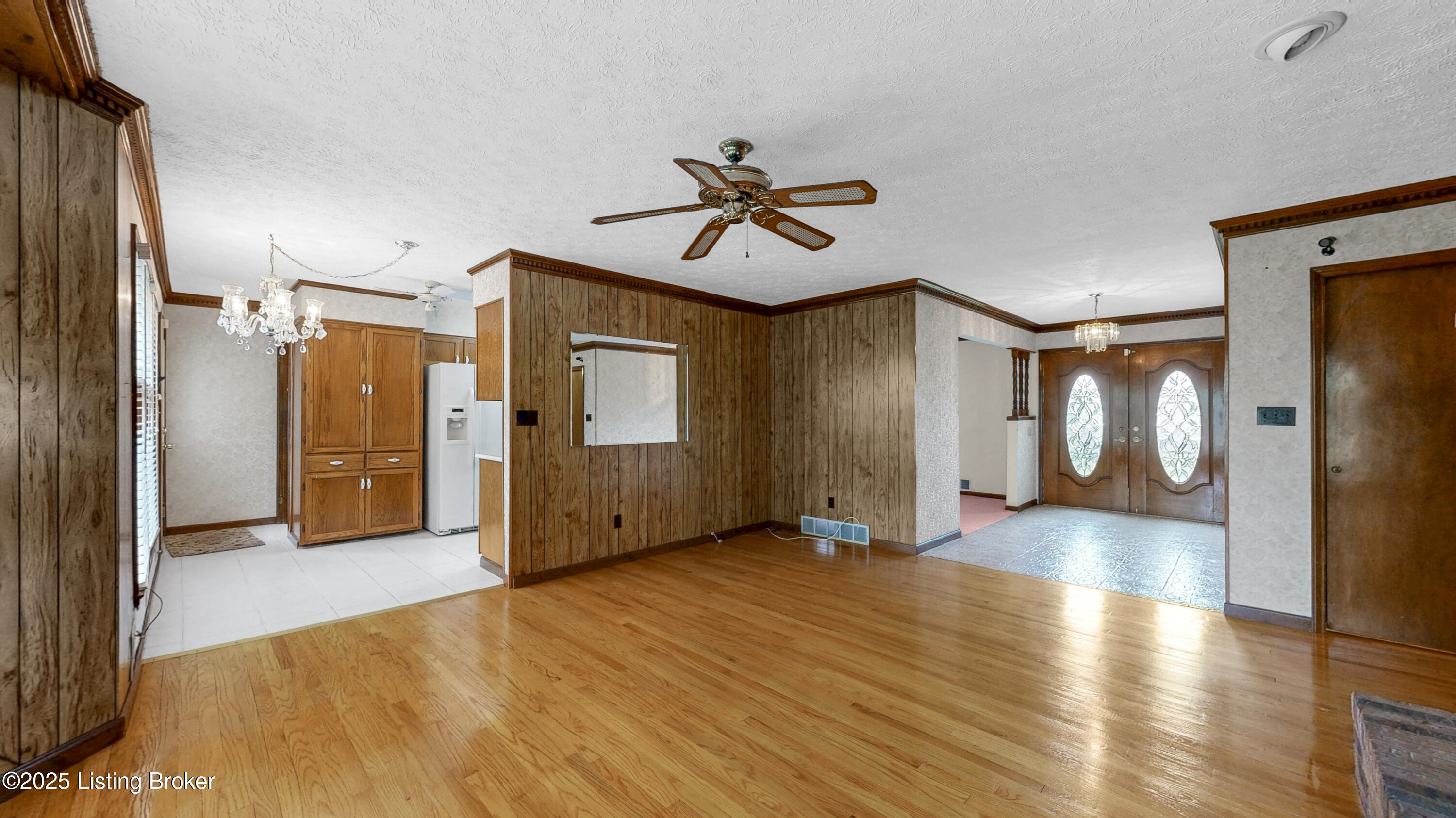 6521 Briscoe Ln