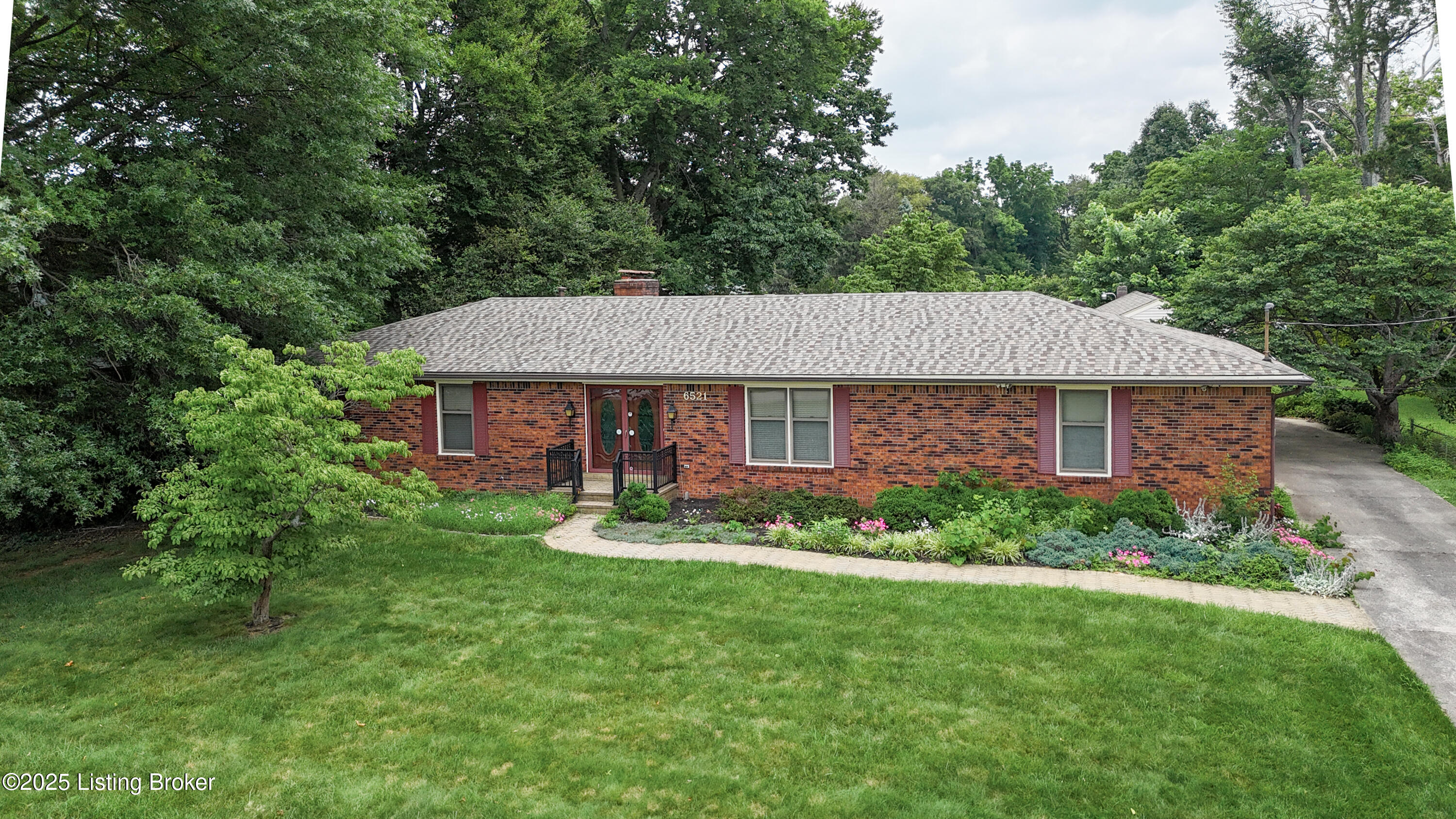 6521 Briscoe Ln