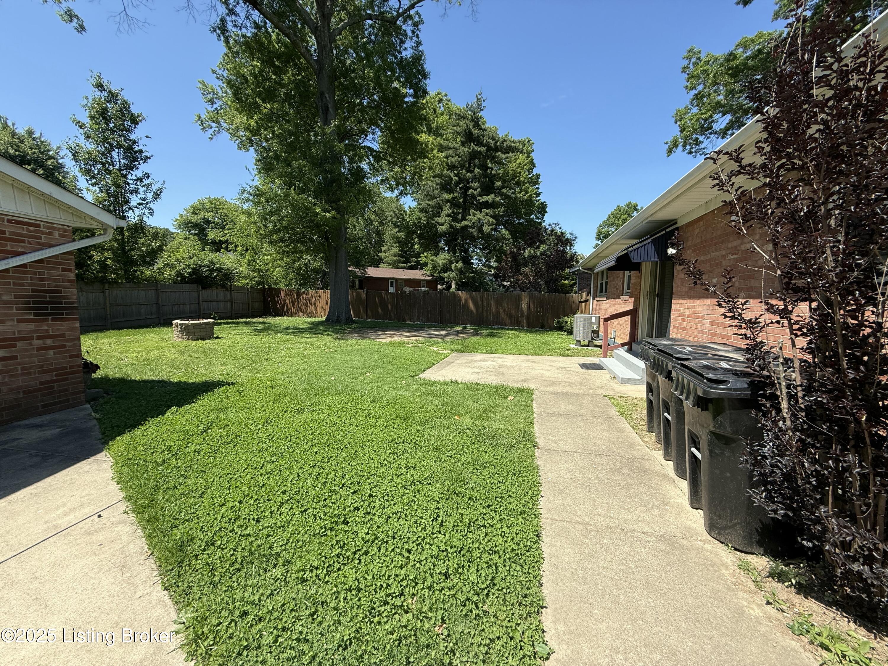 7406 Arapaho Dr