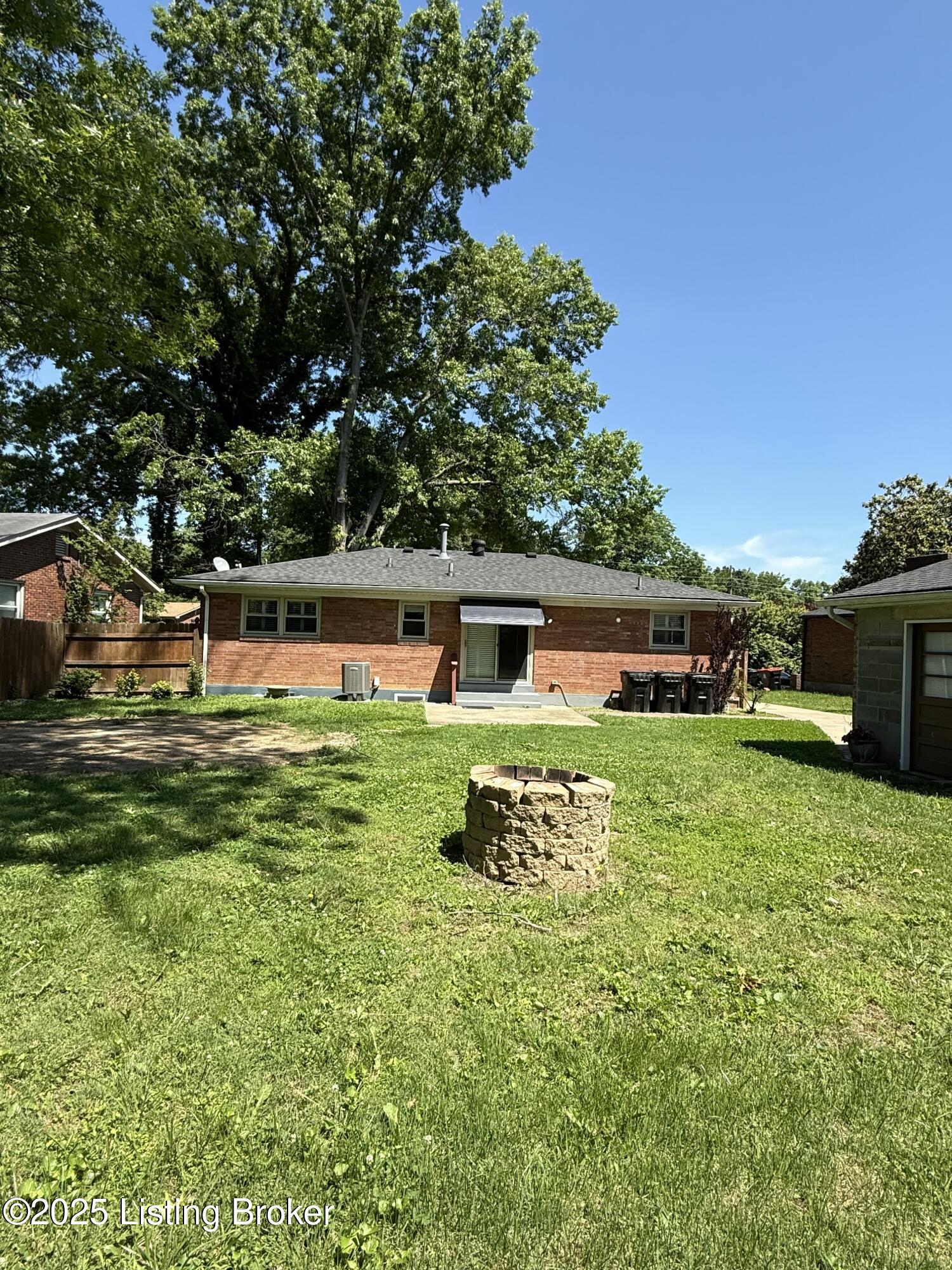 7406 Arapaho Dr