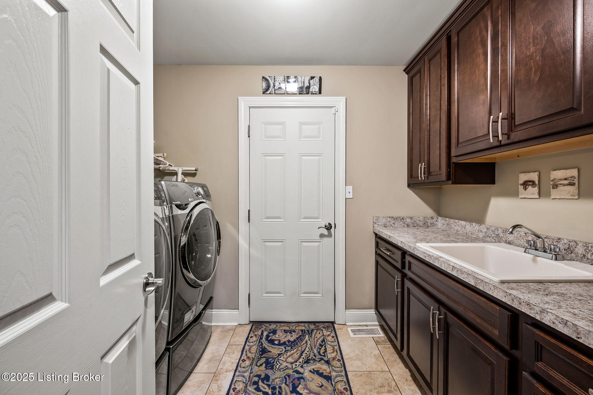 10243 Dorsey Pointe Cir