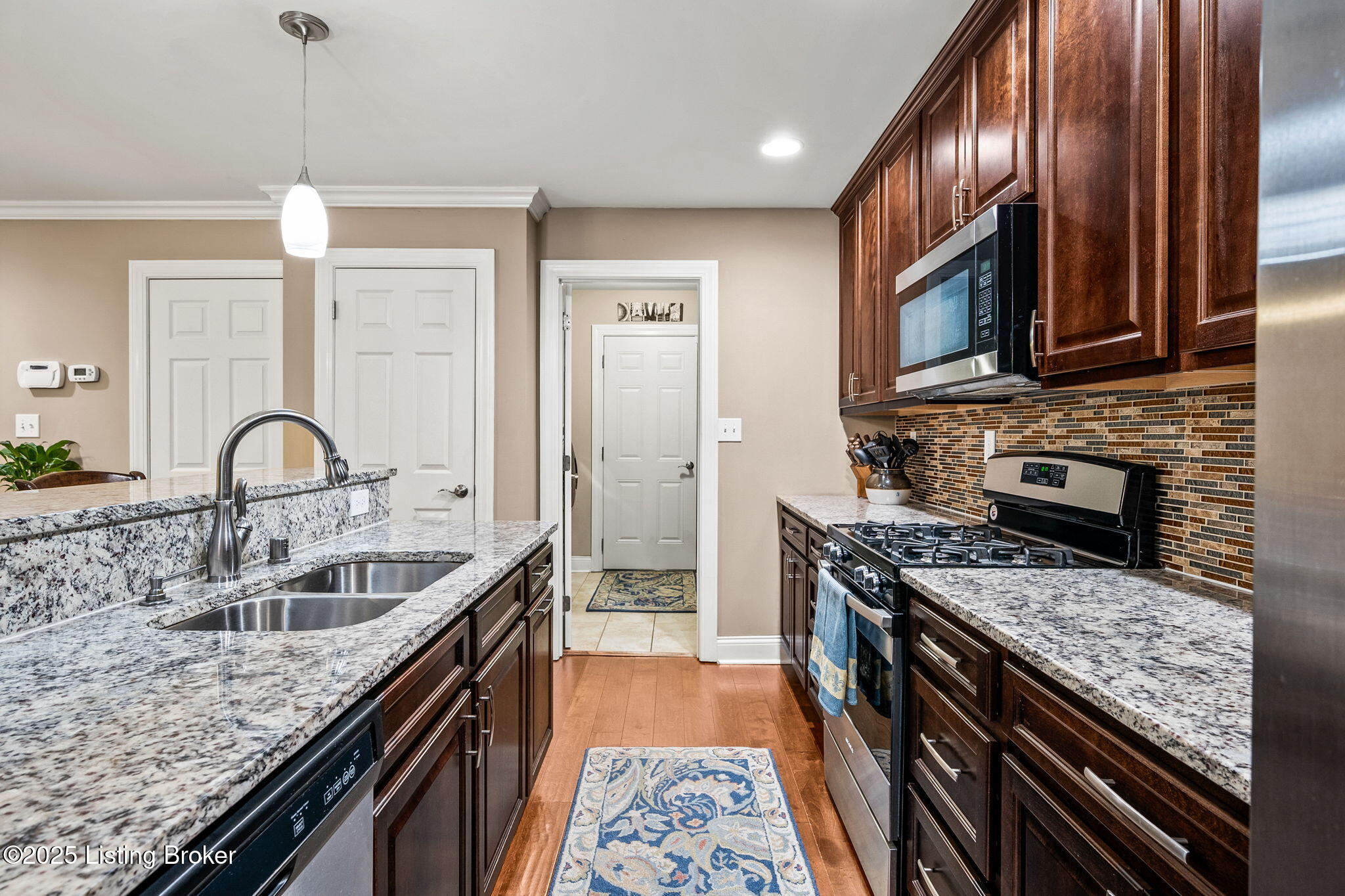 10243 Dorsey Pointe Cir
