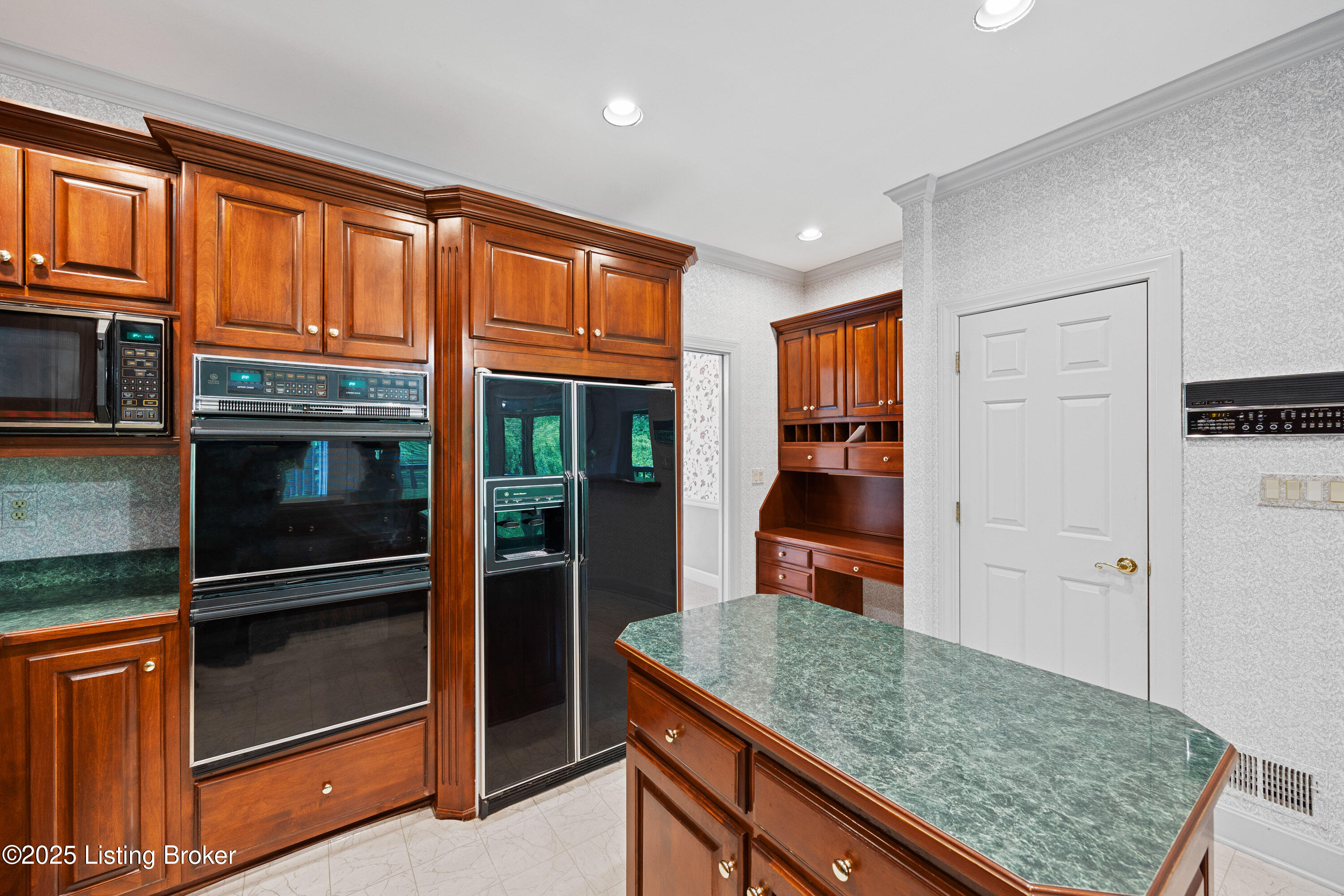 12 Oak Tree Ln