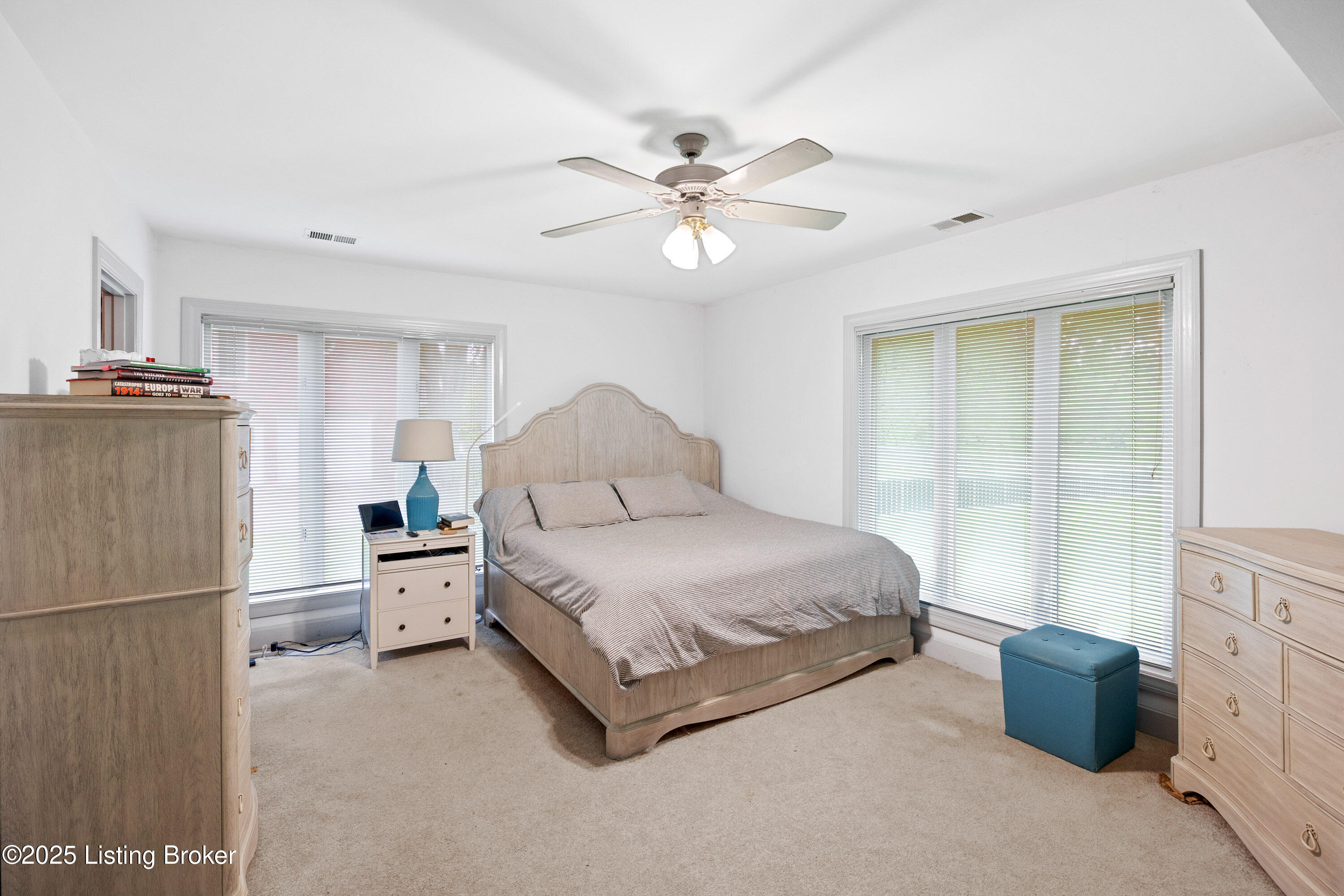 12 Oak Tree Ln