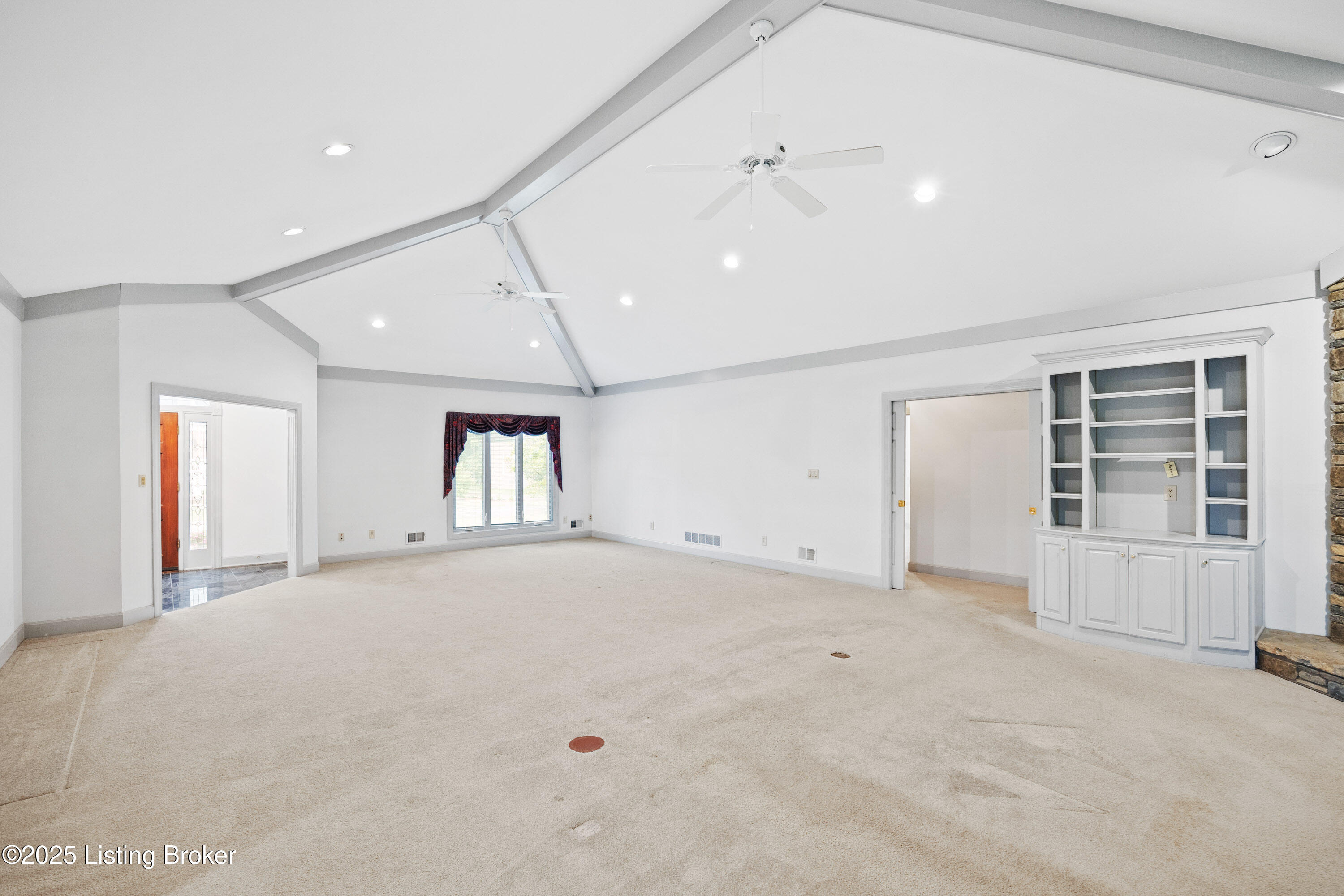 12 Oak Tree Ln