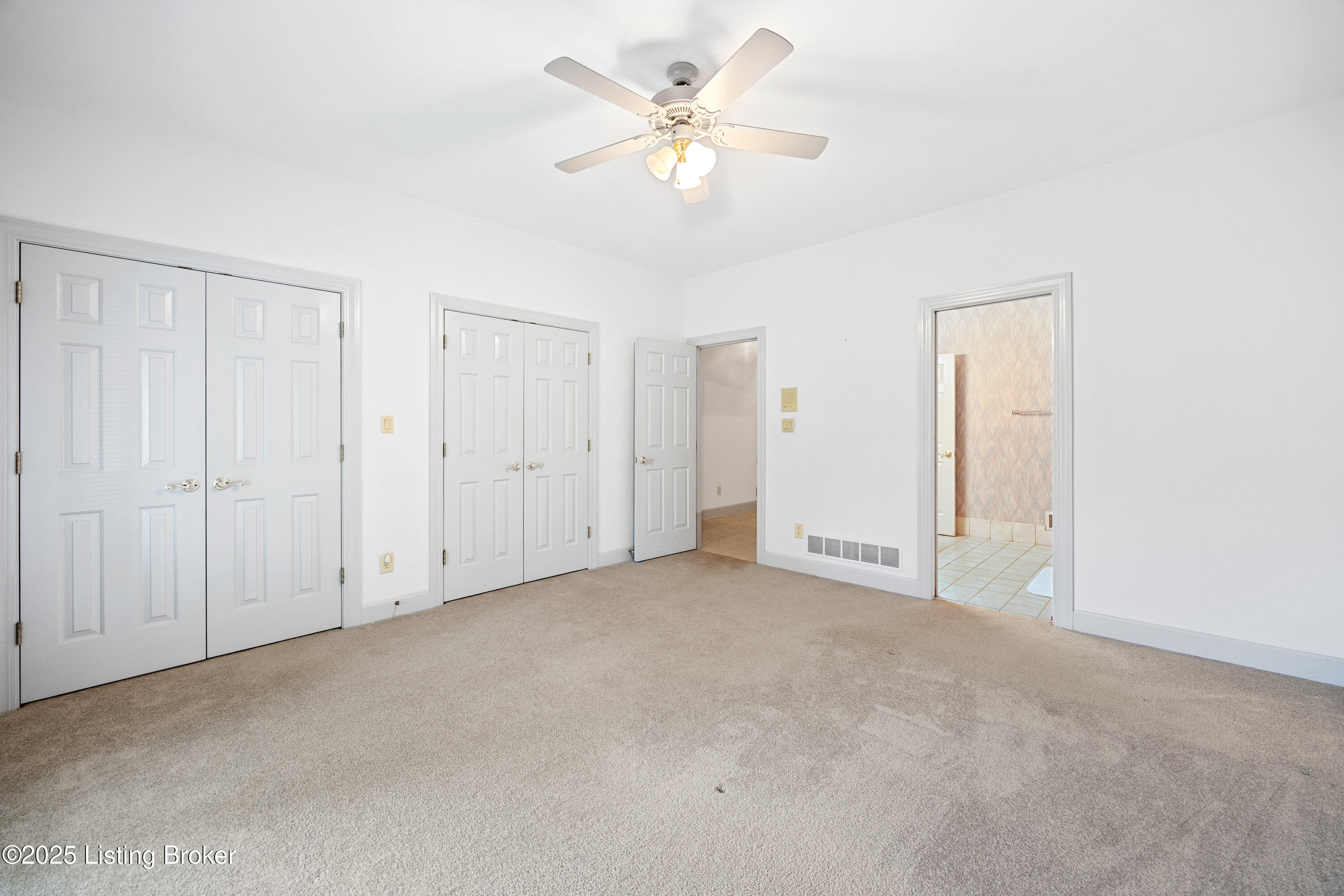 12 Oak Tree Ln