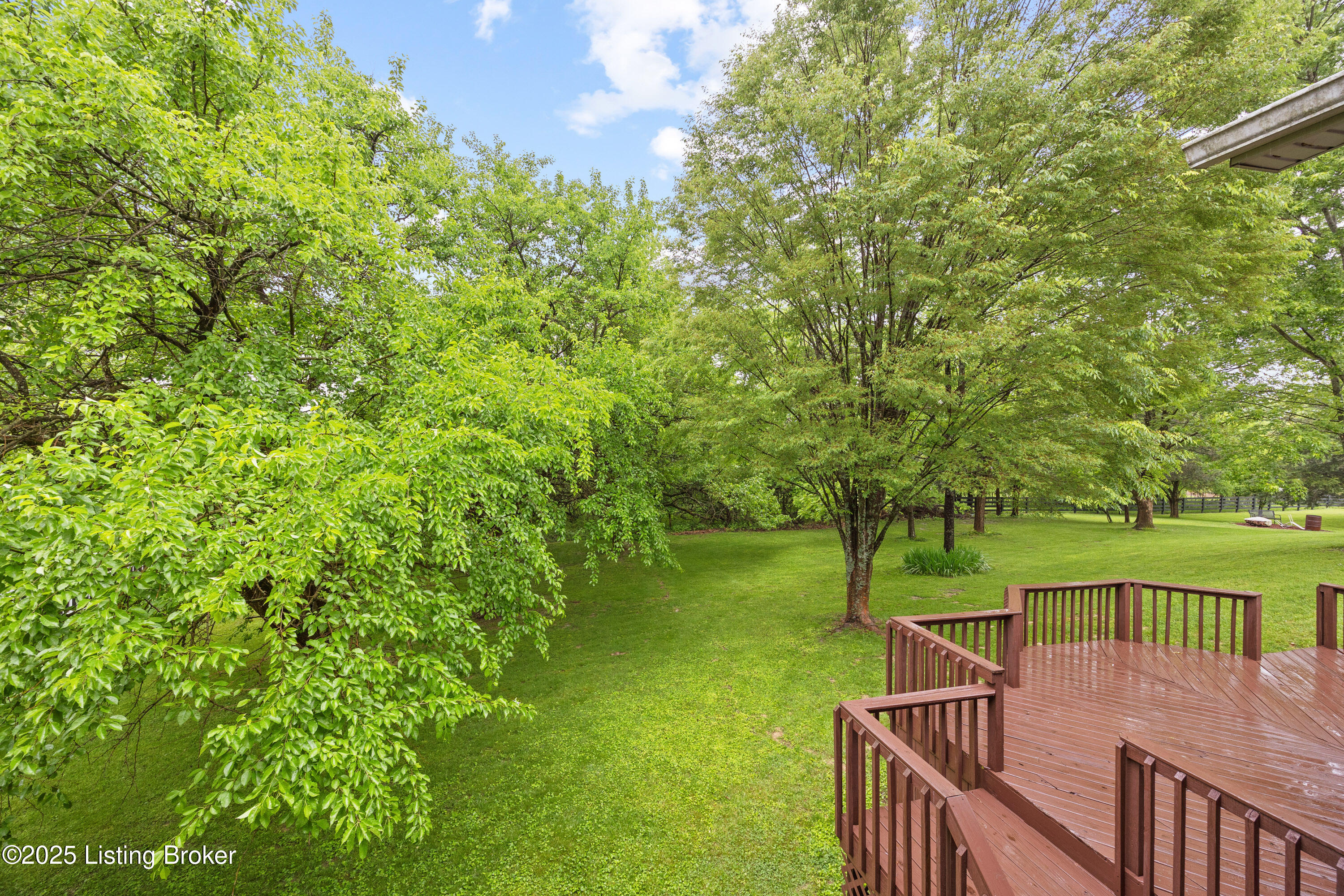 12 Oak Tree Ln