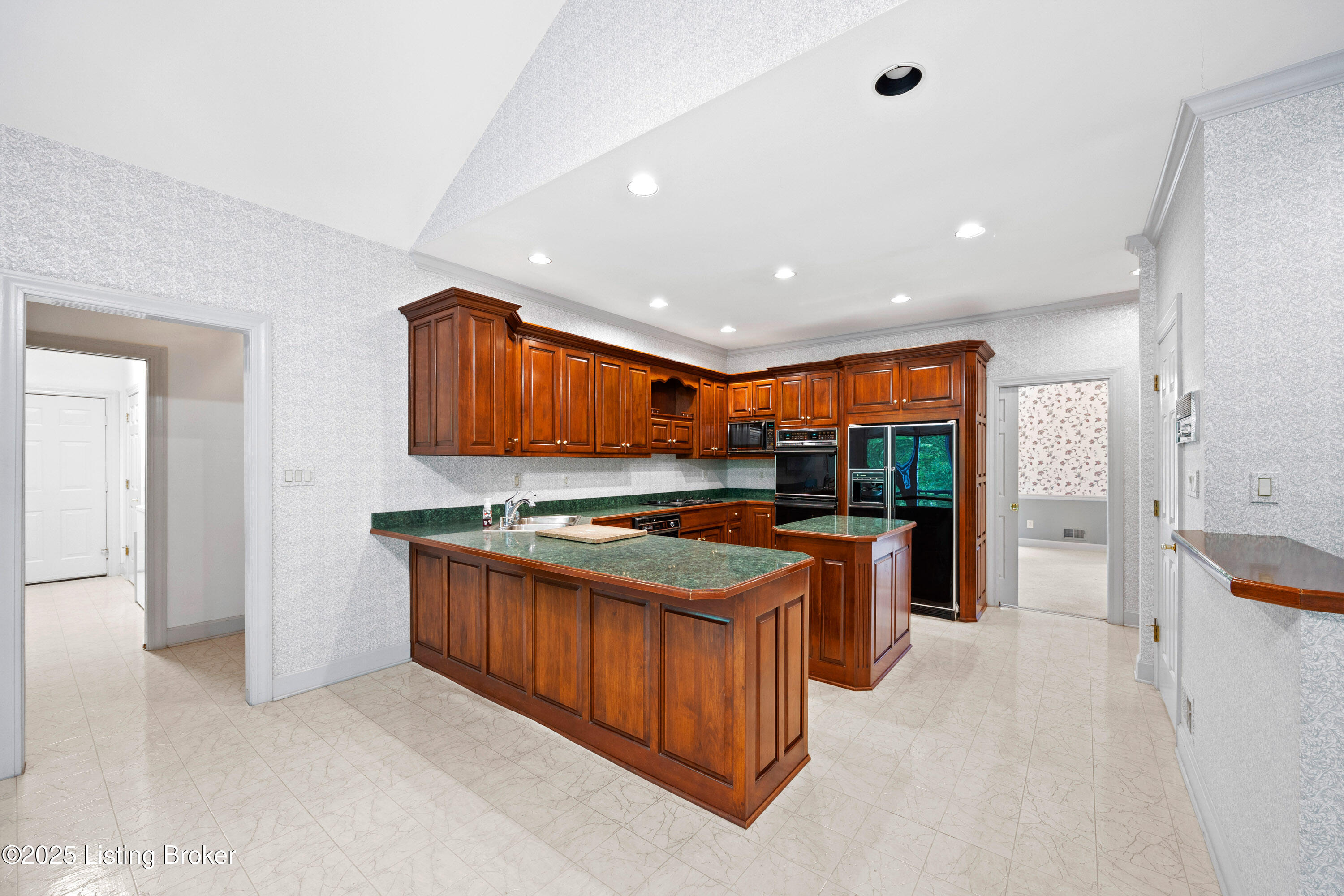 12 Oak Tree Ln