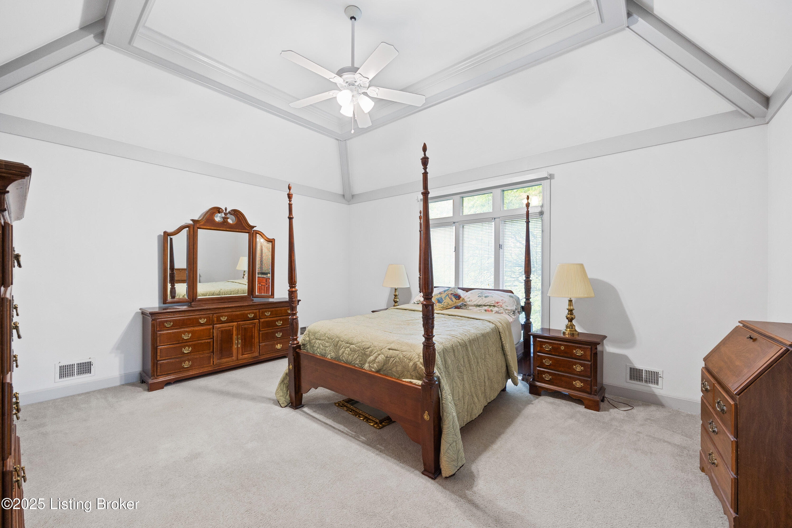 12 Oak Tree Ln