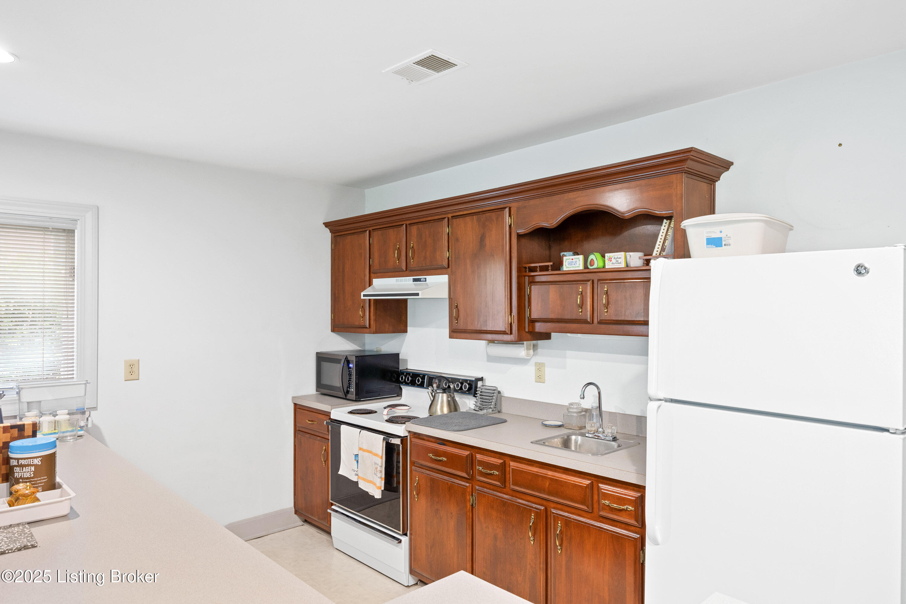 12 Oak Tree Ln