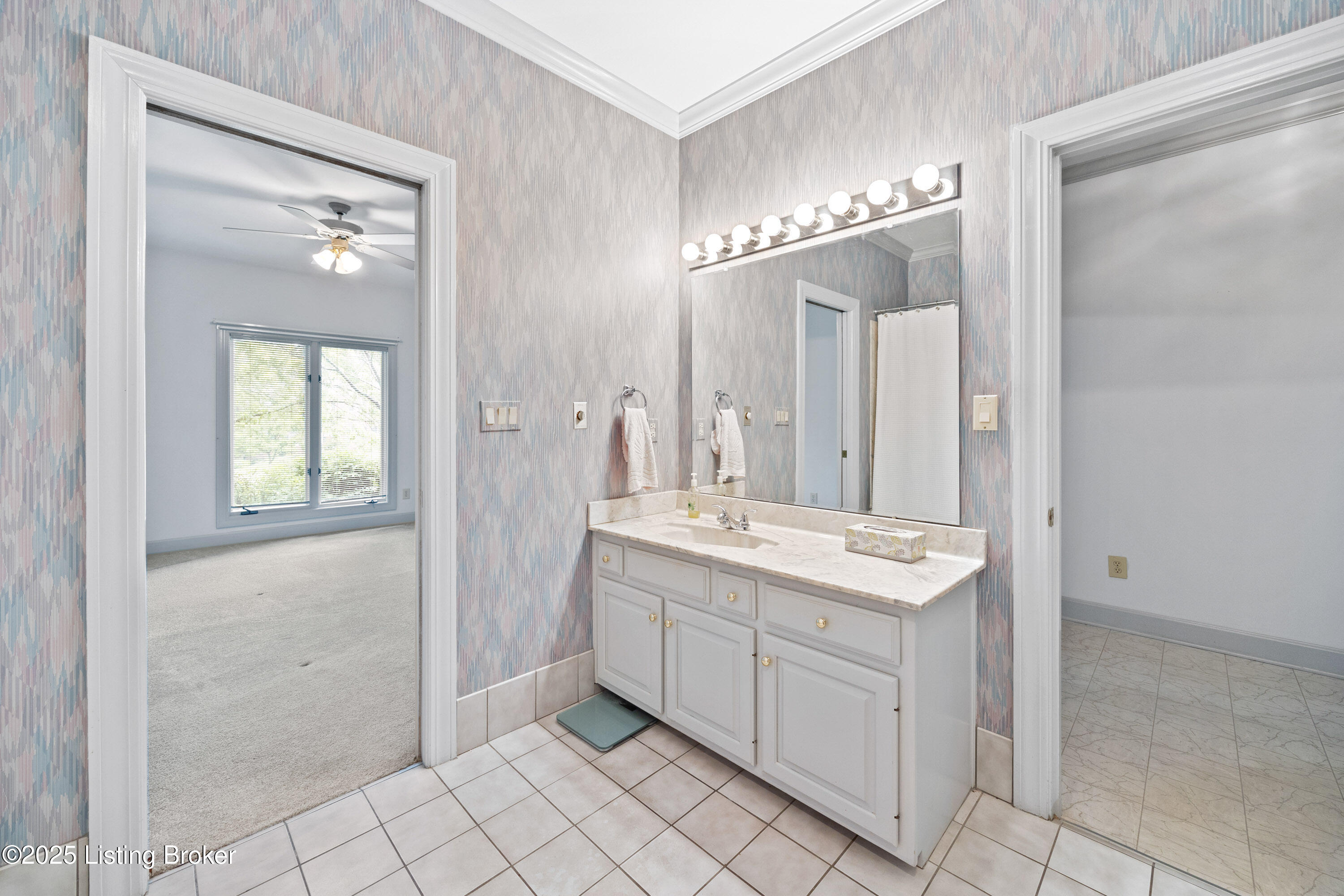 12 Oak Tree Ln