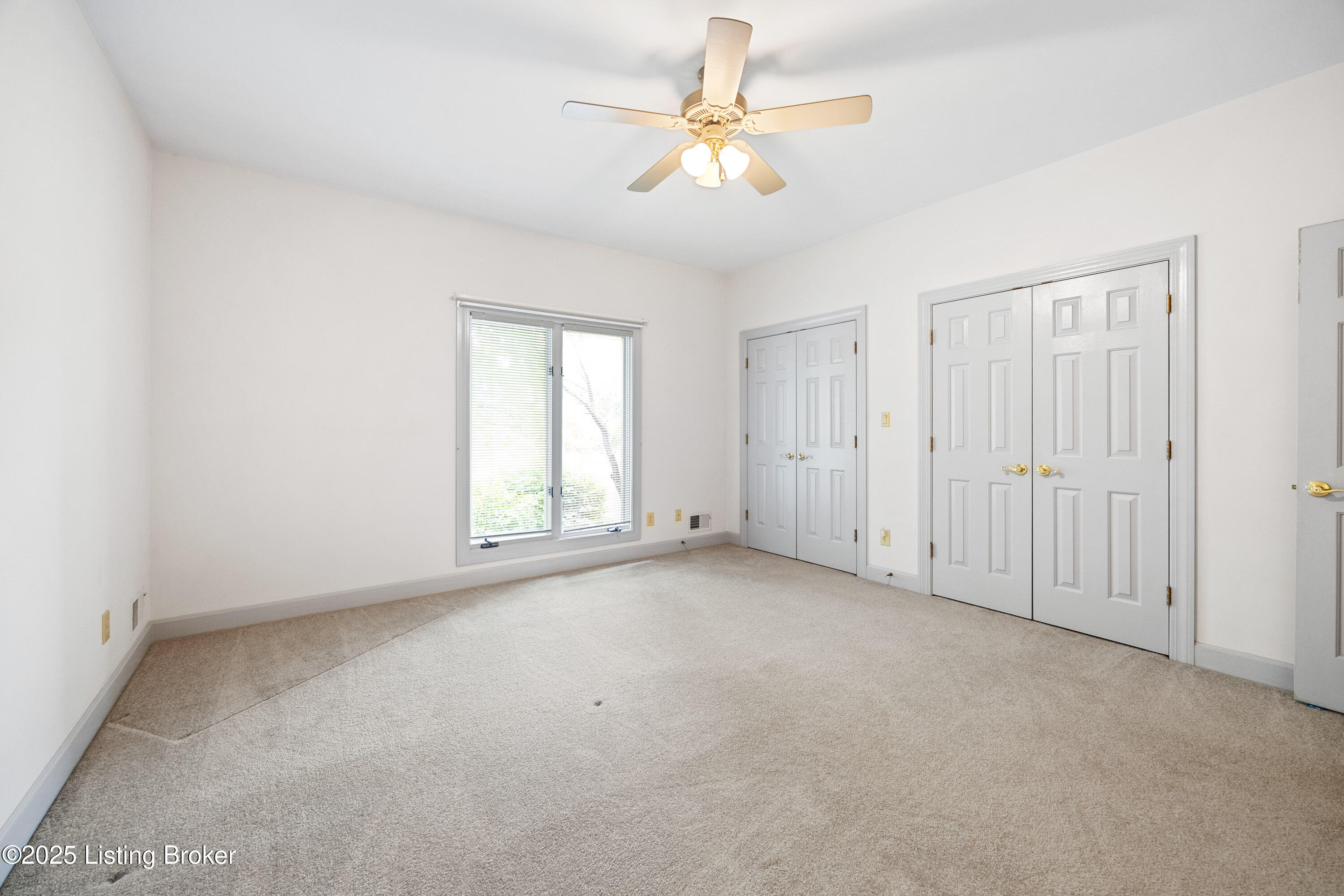12 Oak Tree Ln