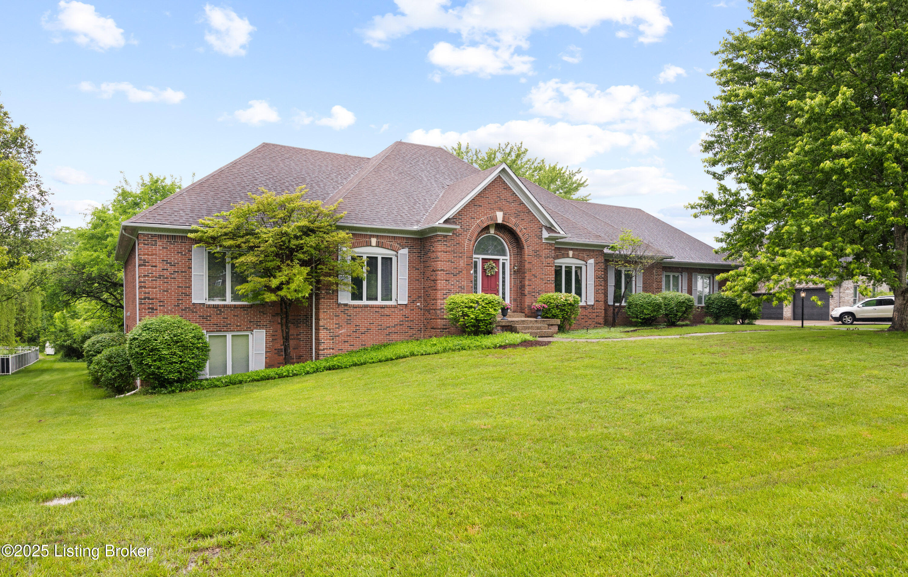 12 Oak Tree Ln