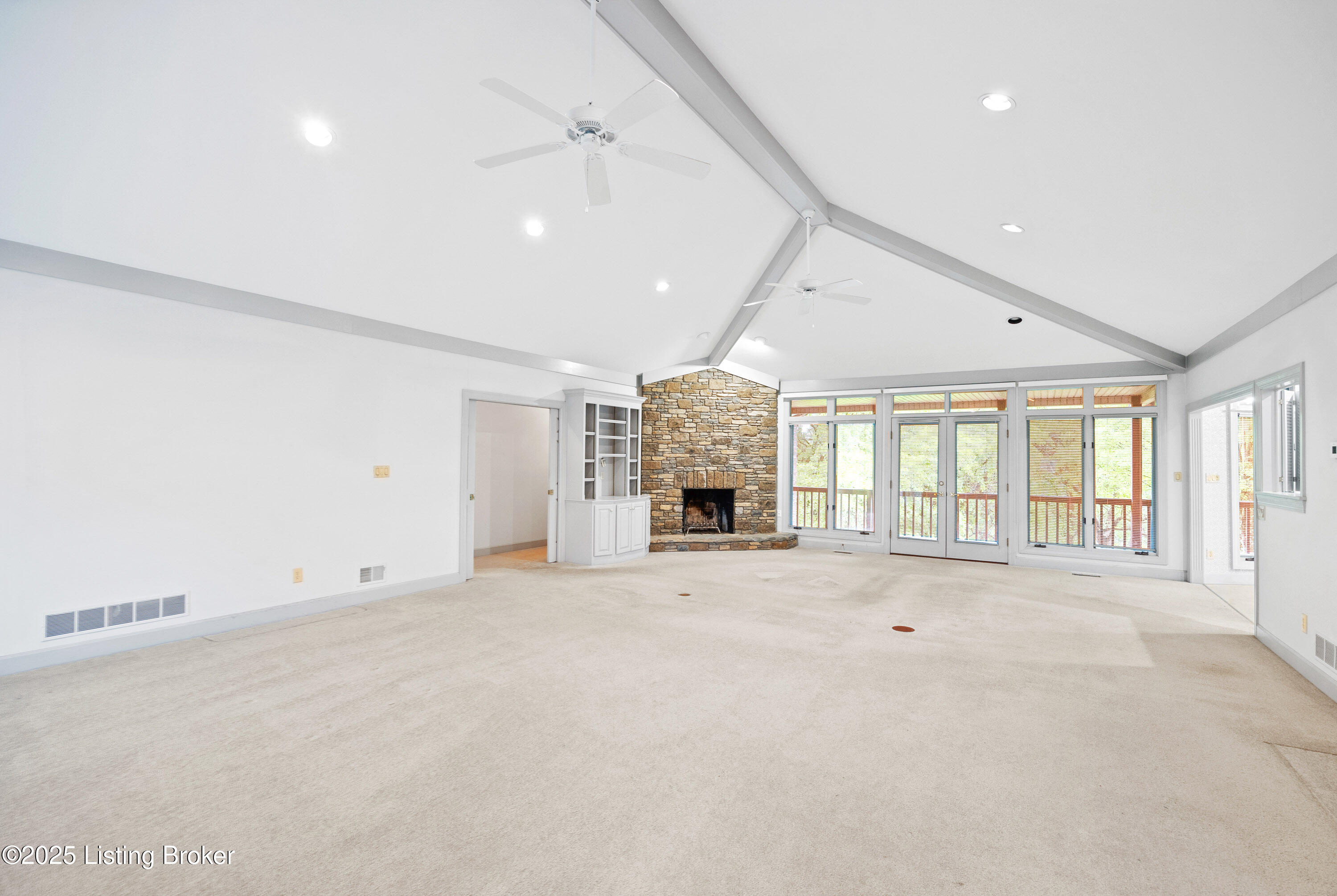 12 Oak Tree Ln