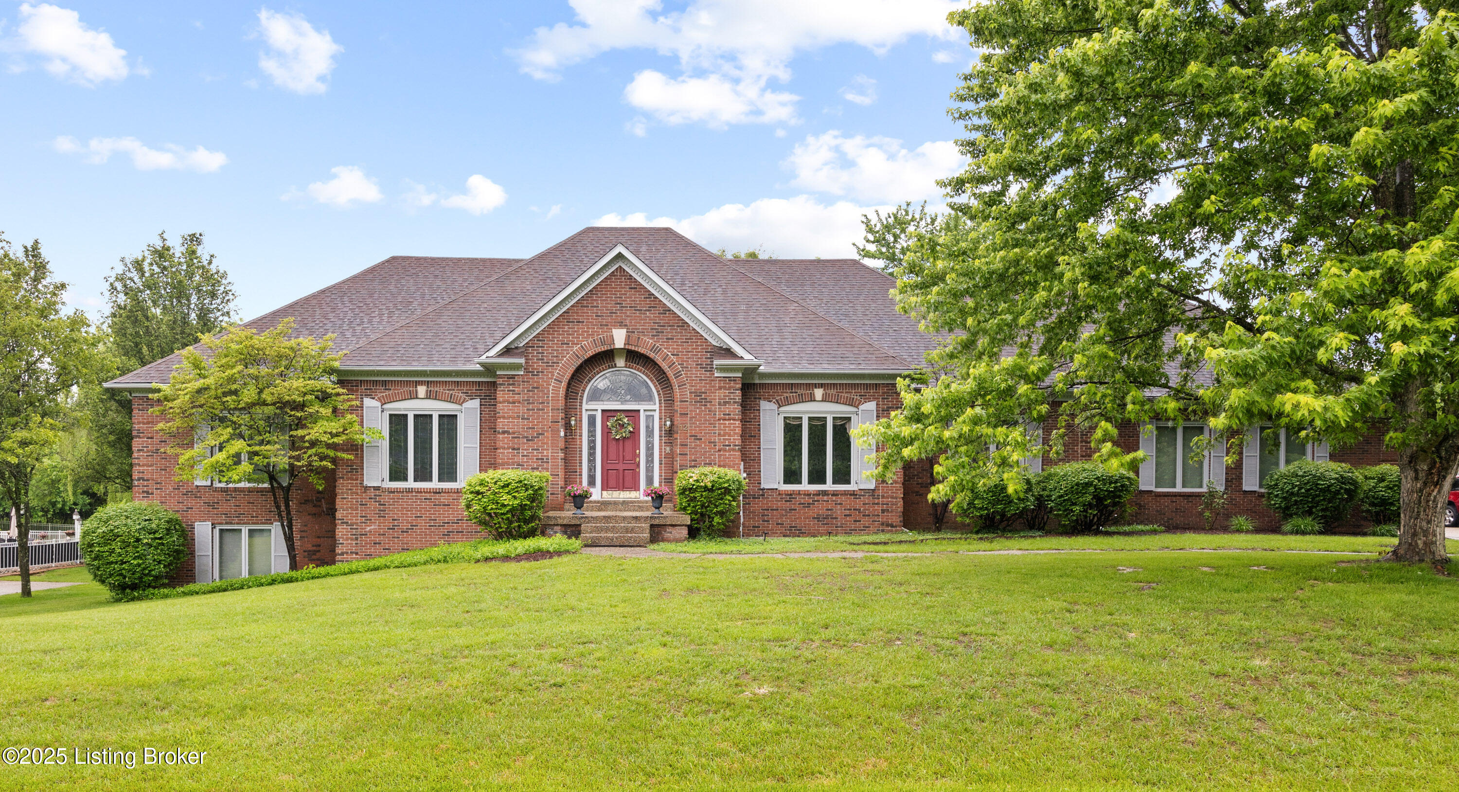 12 Oak Tree Ln
