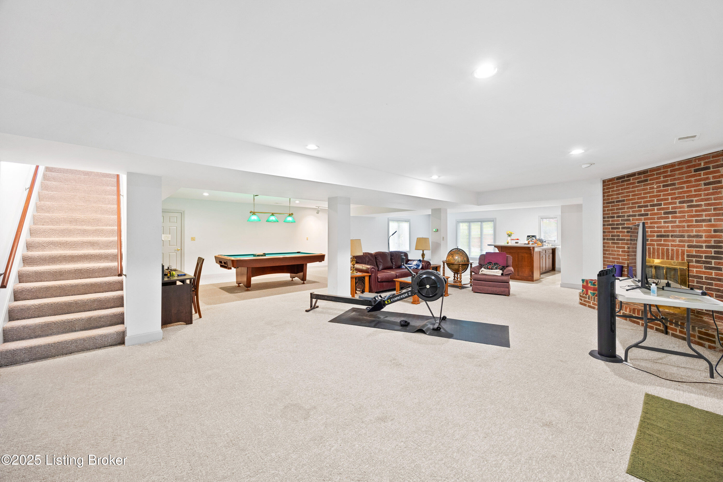 12 Oak Tree Ln