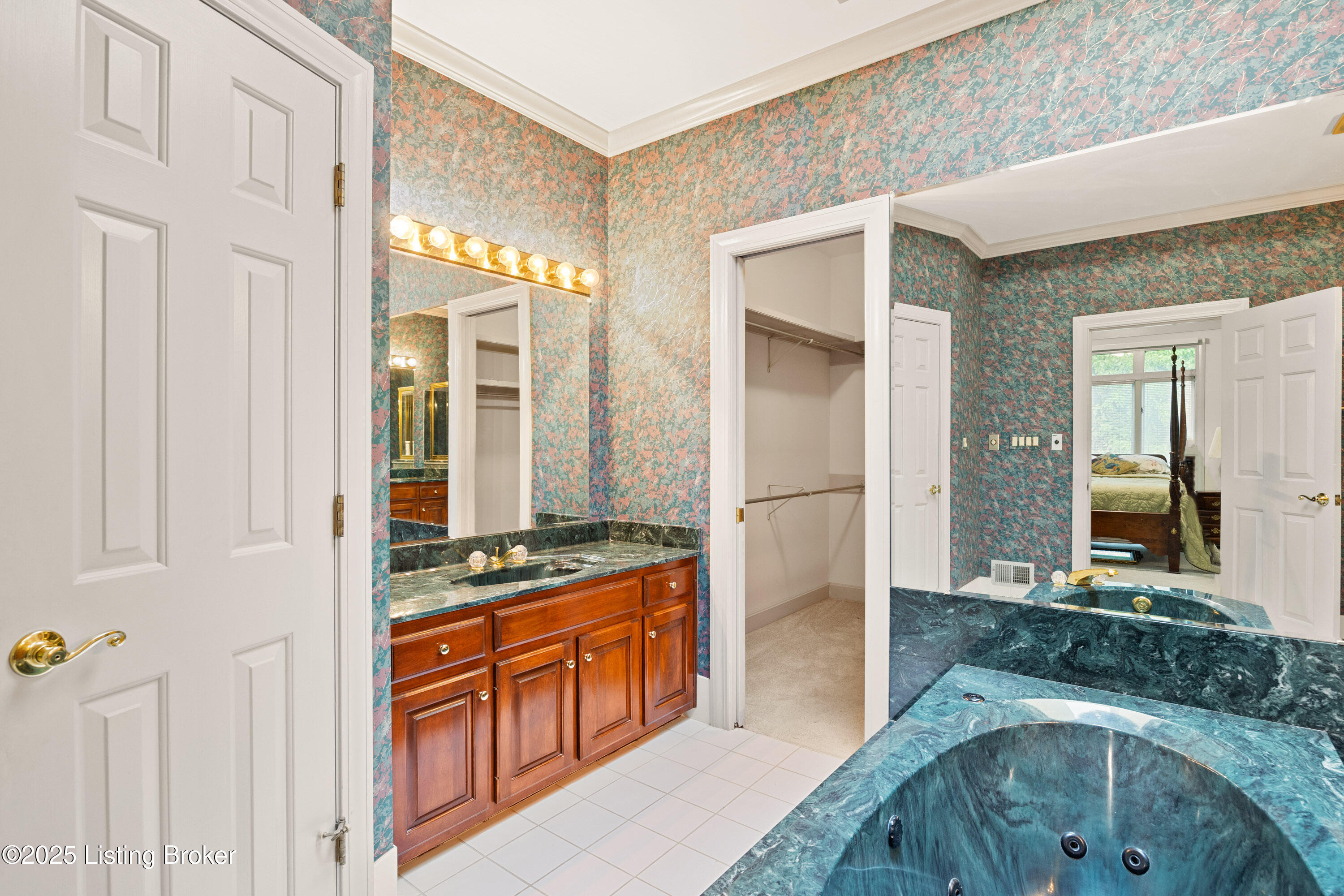 12 Oak Tree Ln