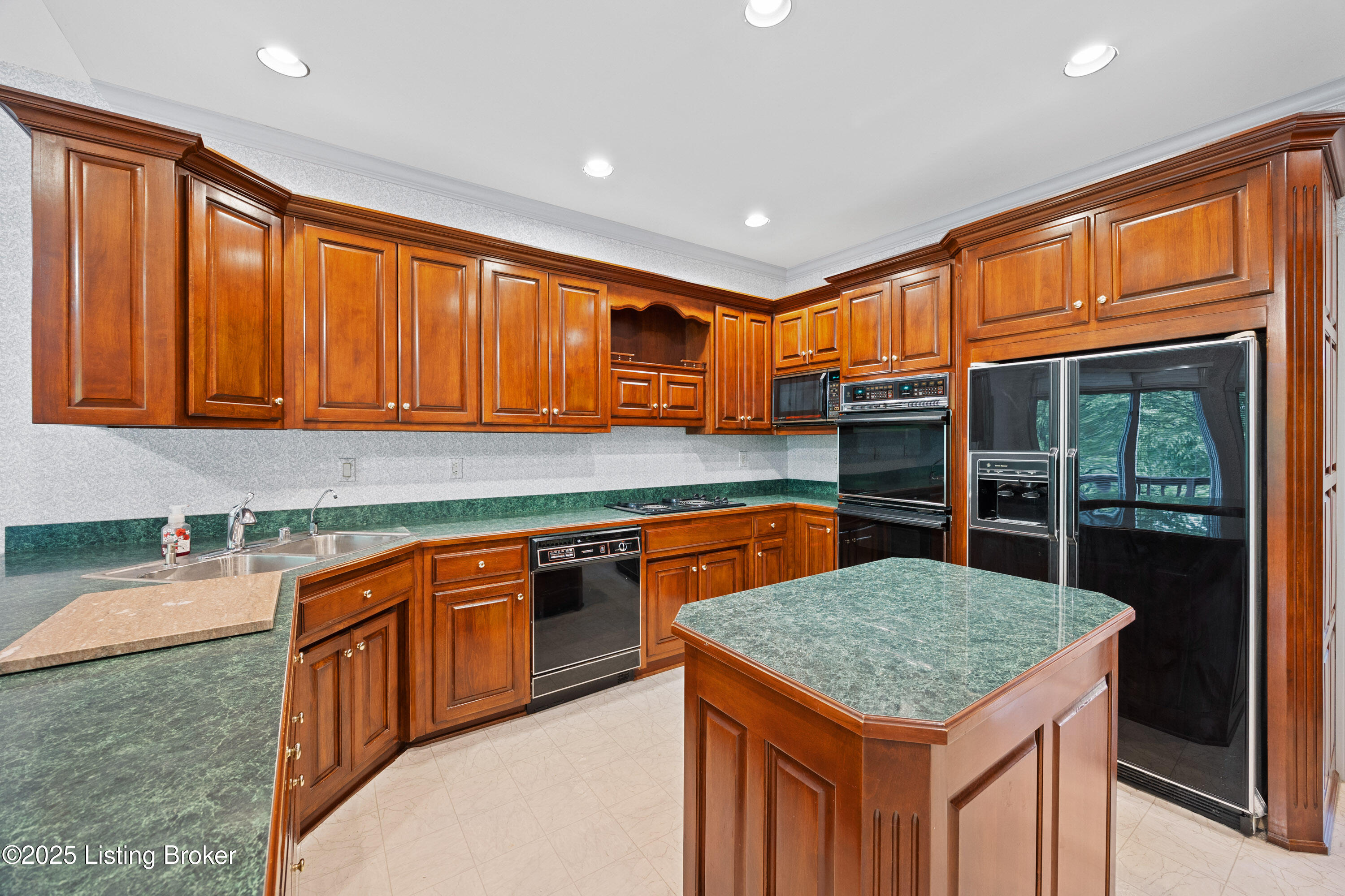 12 Oak Tree Ln