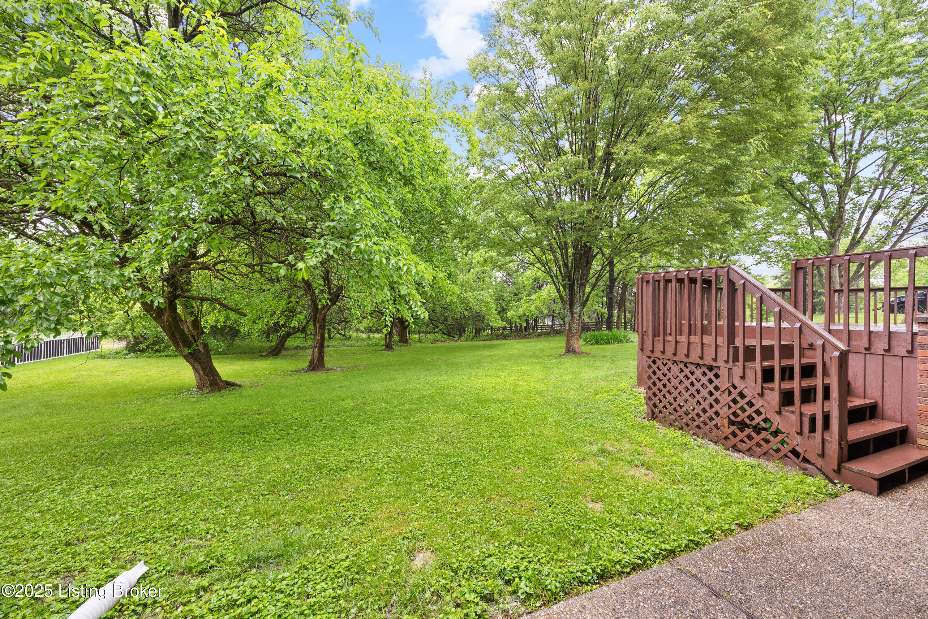 12 Oak Tree Ln