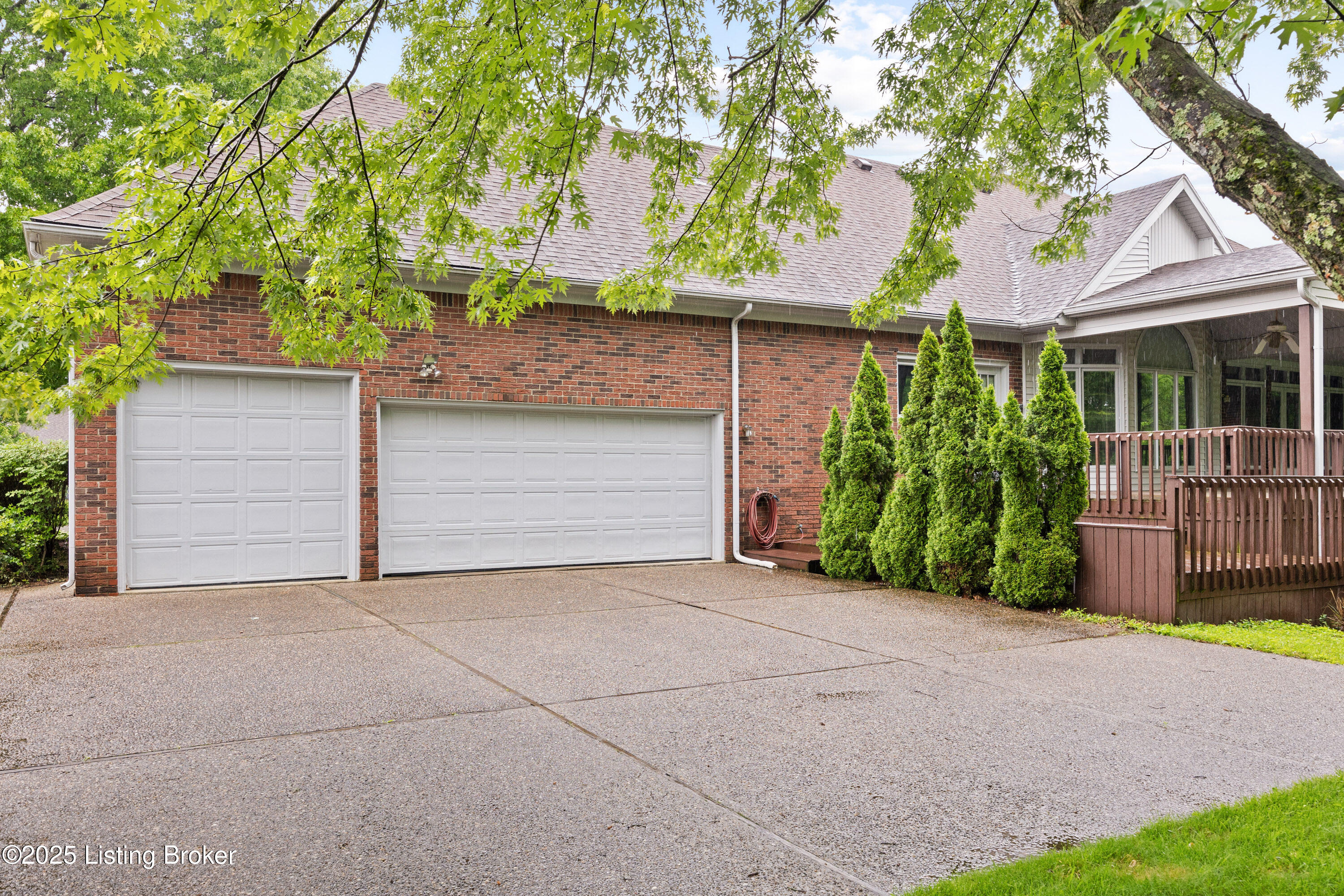 12 Oak Tree Ln