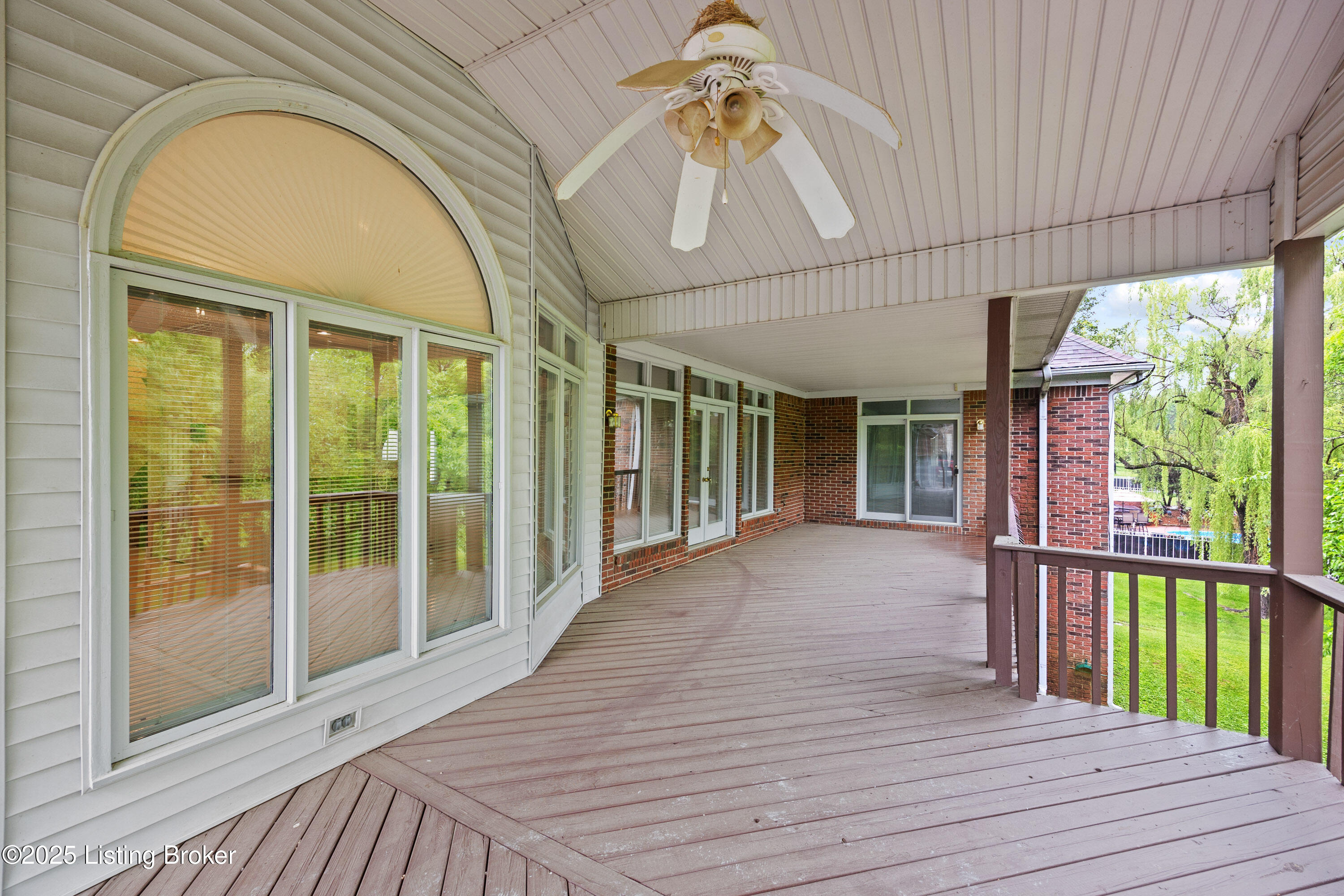 12 Oak Tree Ln