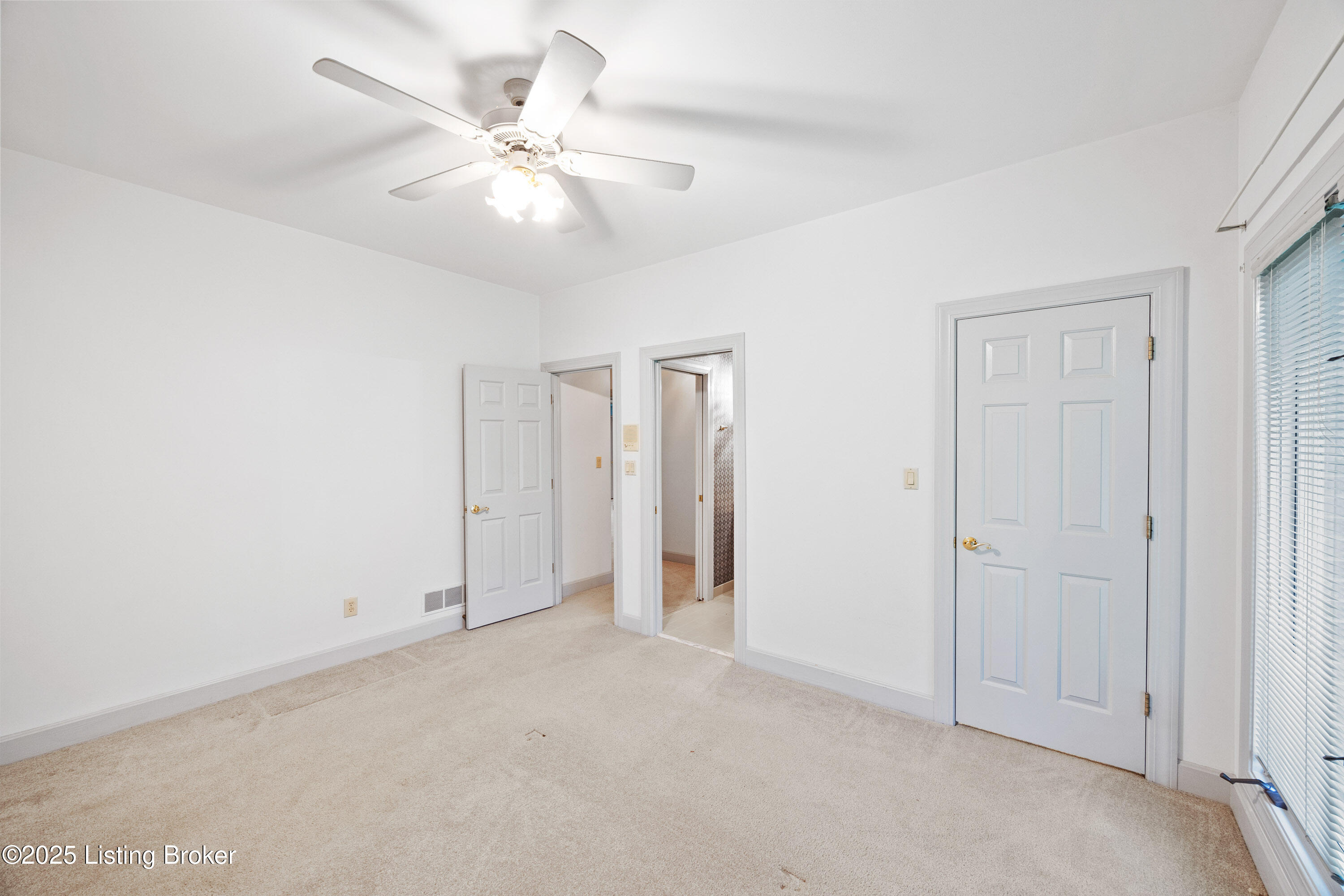 12 Oak Tree Ln