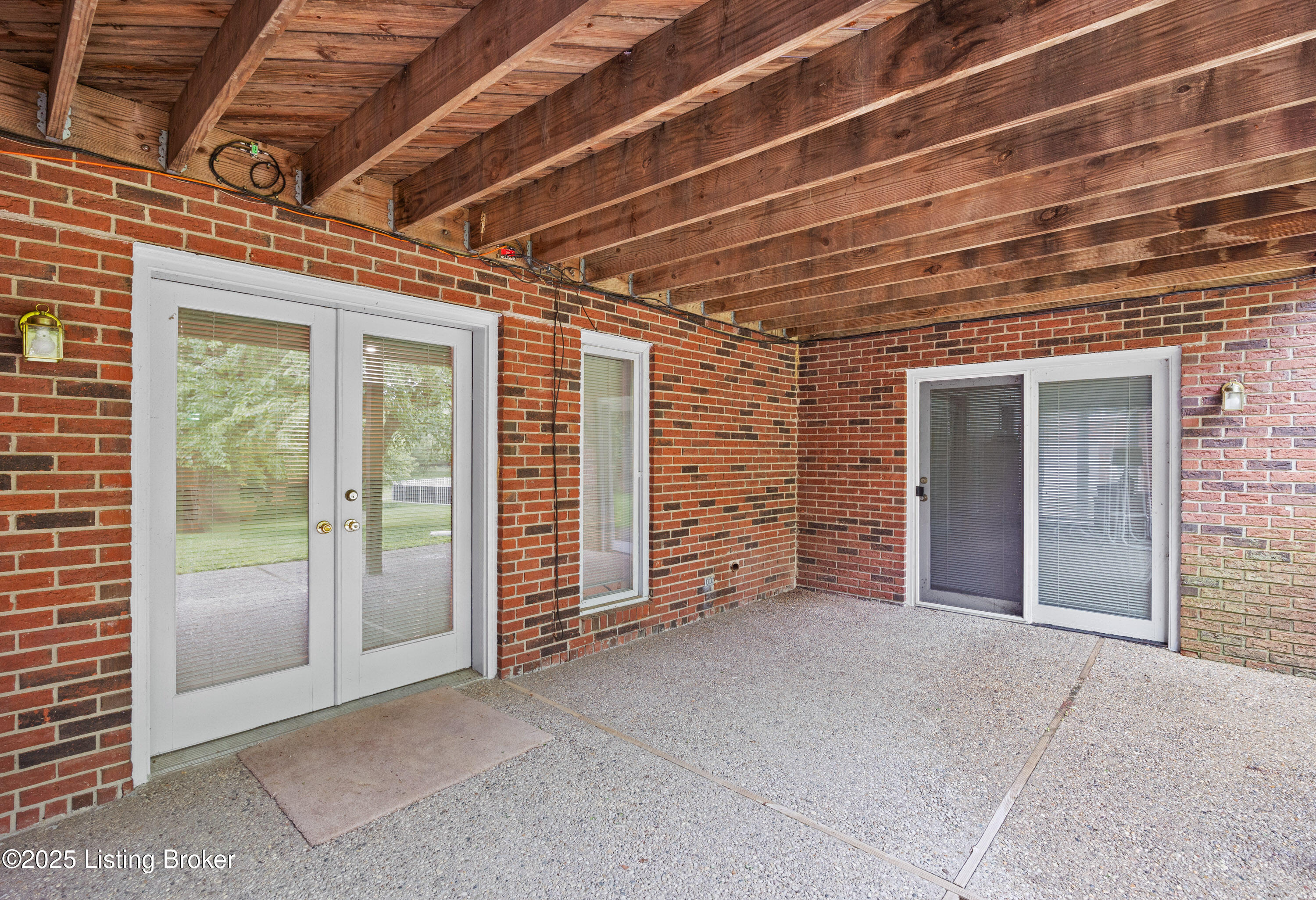 12 Oak Tree Ln