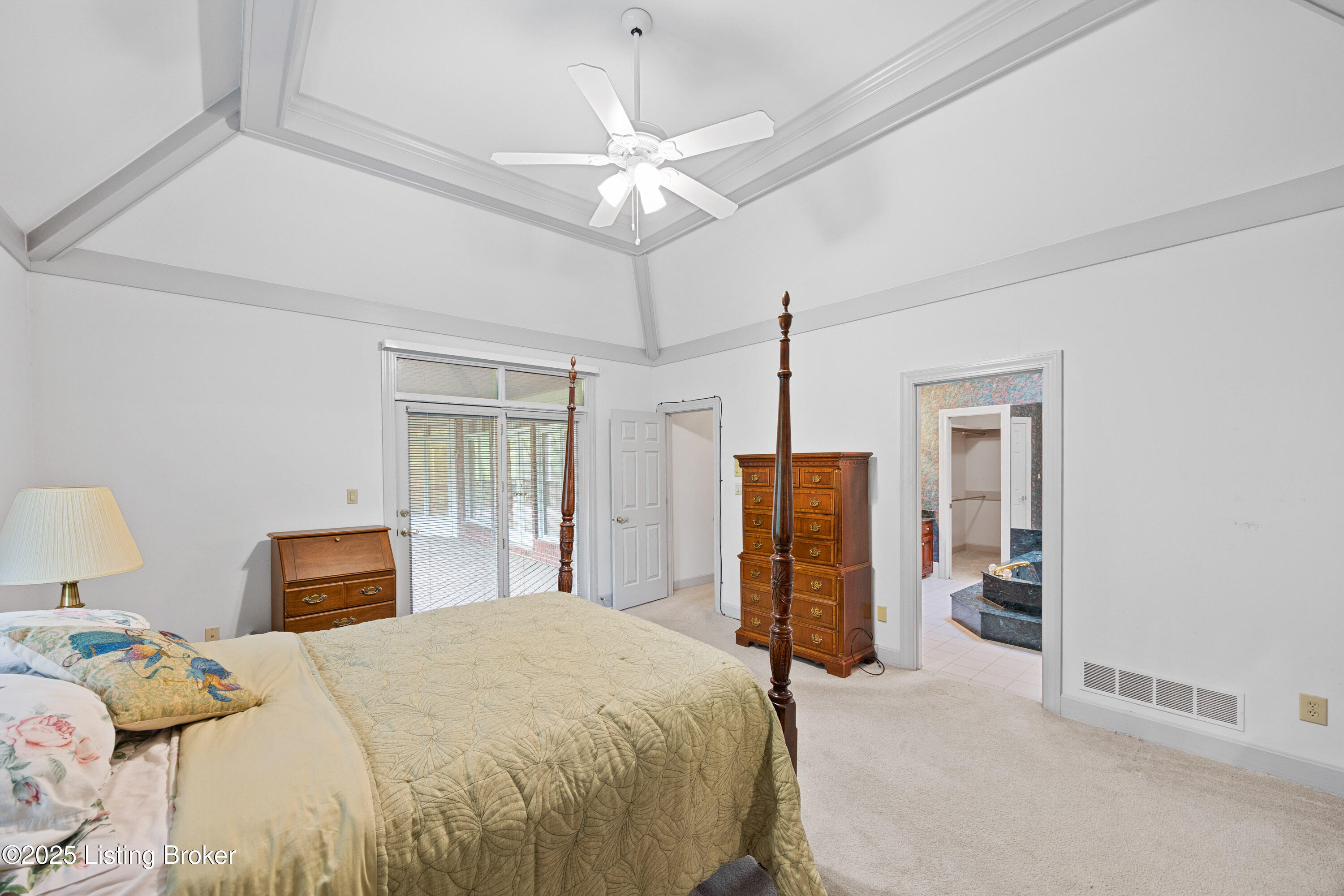 12 Oak Tree Ln