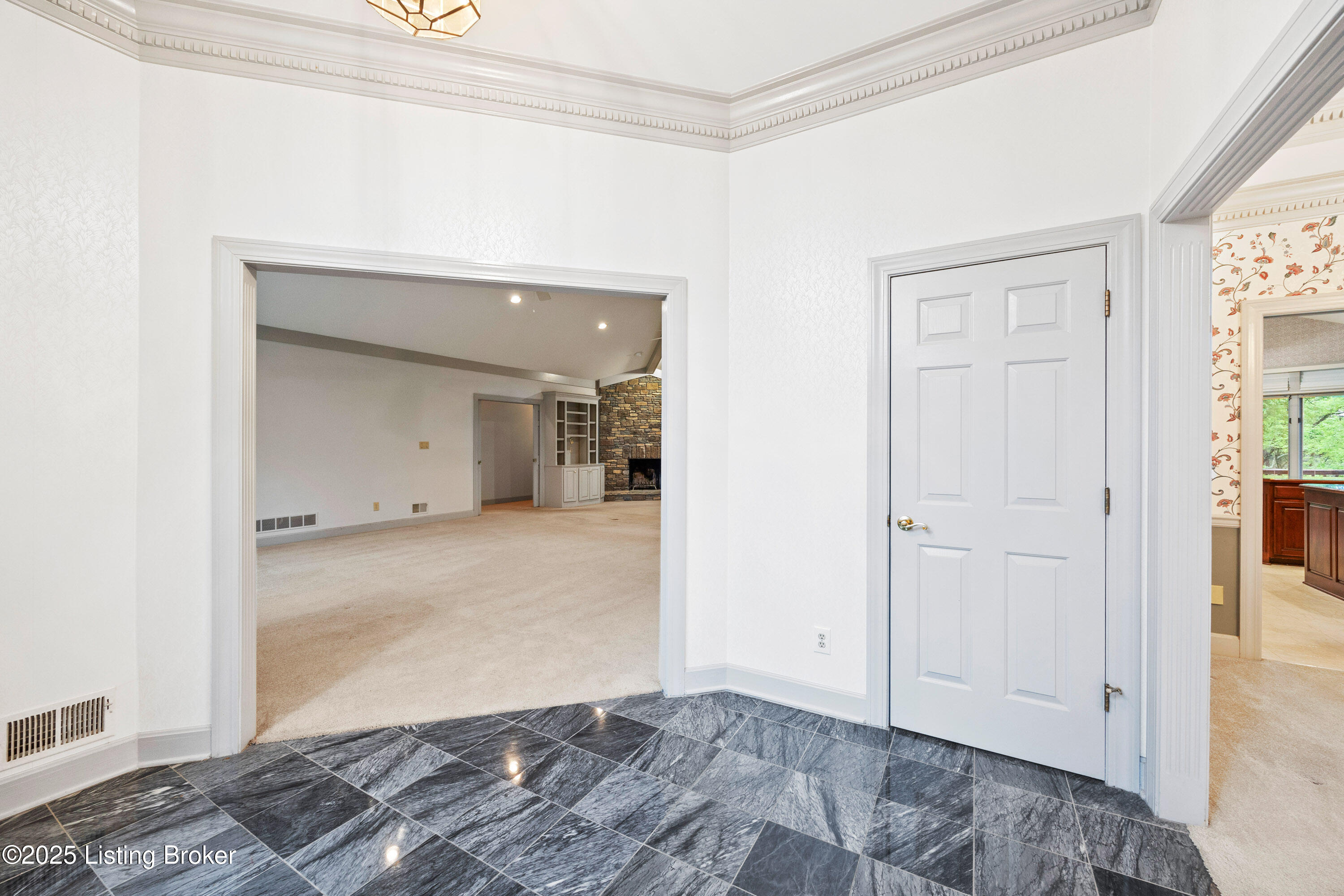 12 Oak Tree Ln