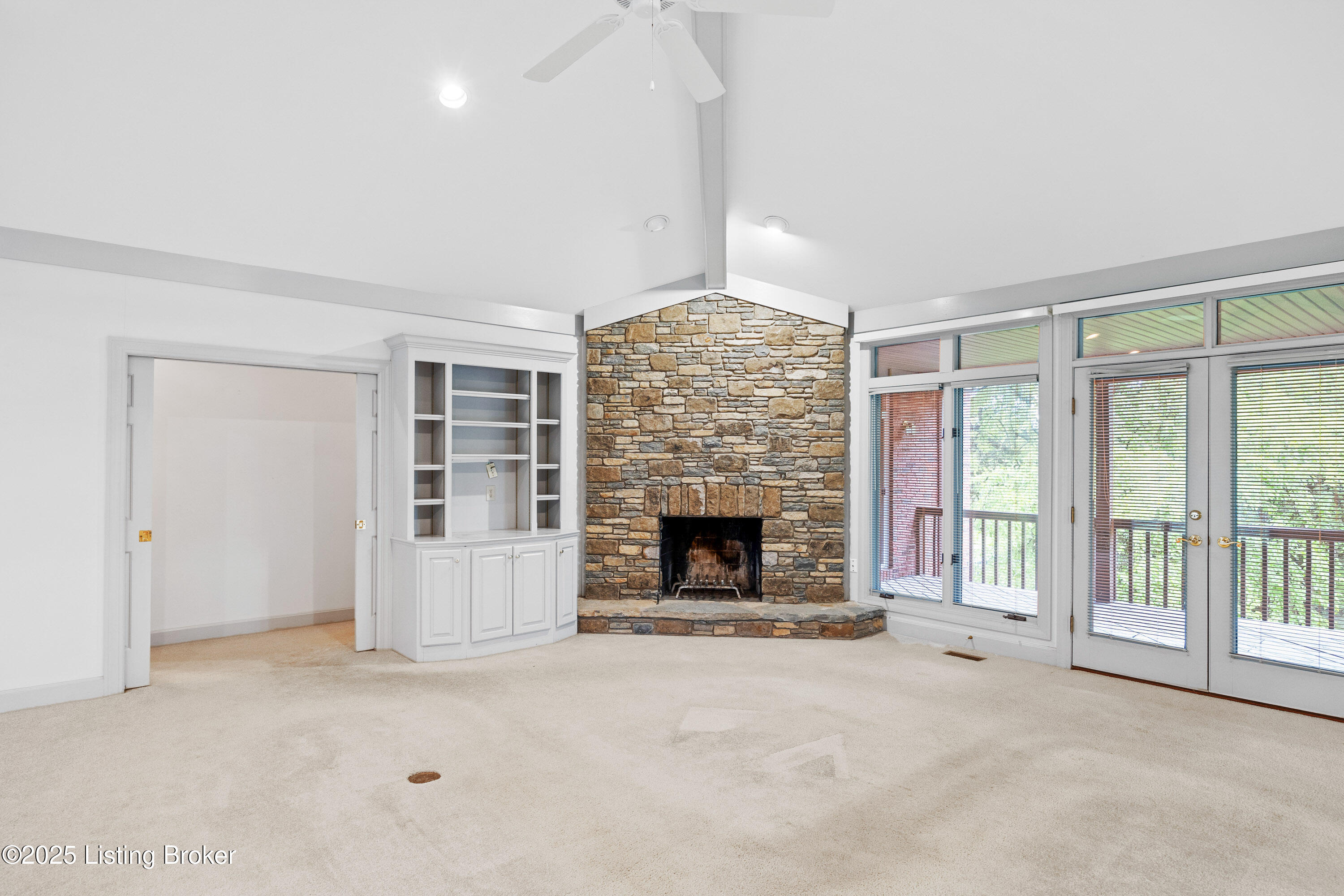 12 Oak Tree Ln