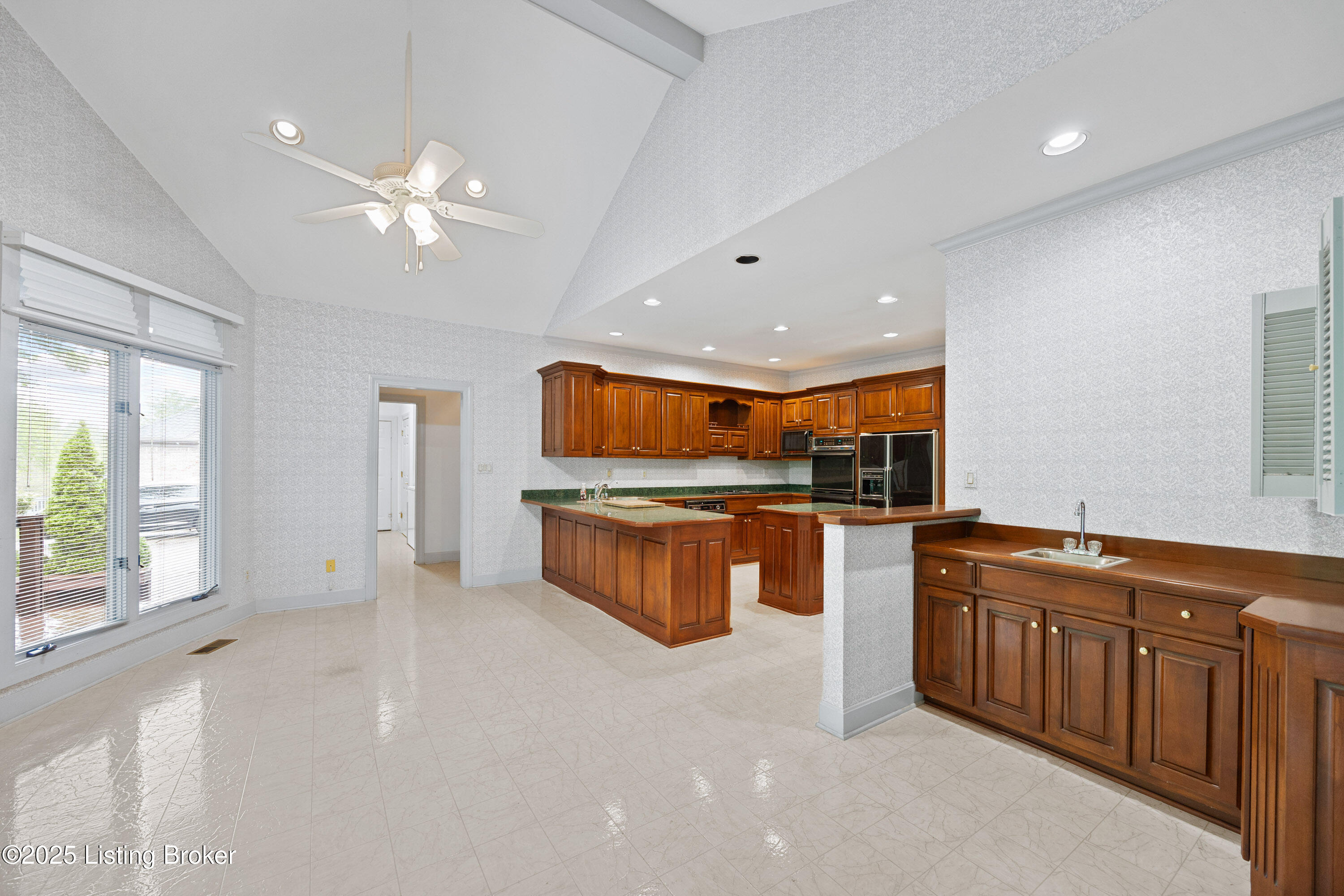 12 Oak Tree Ln