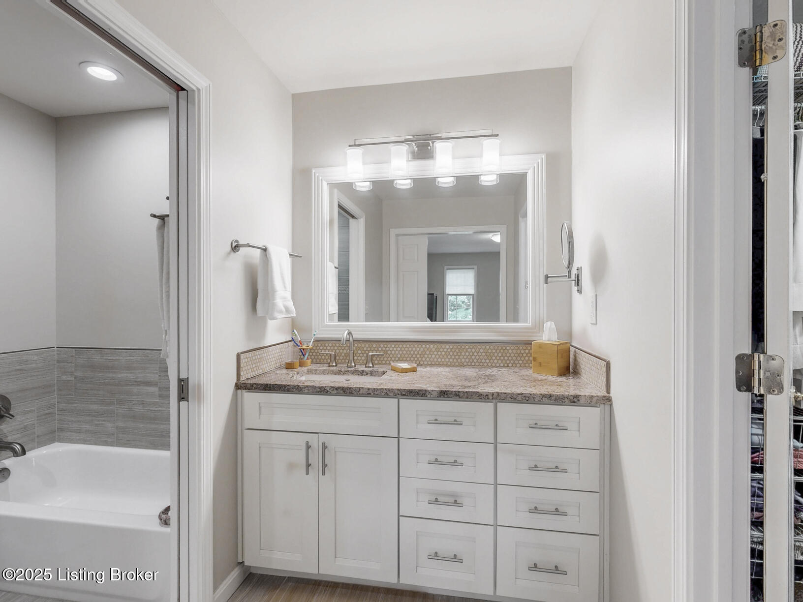 11003 Fox Moore Ct
