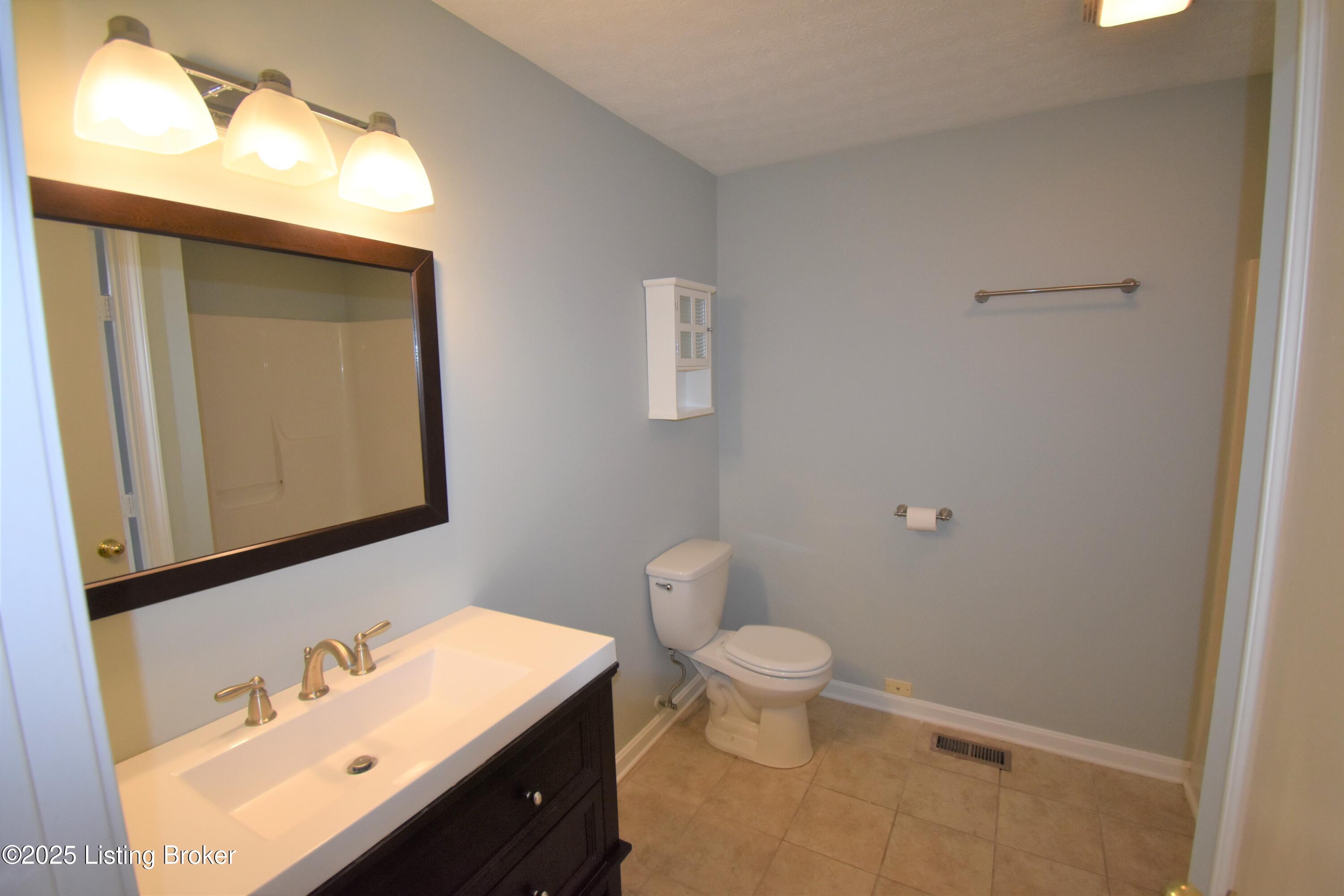 3921 Pinoak View Ct