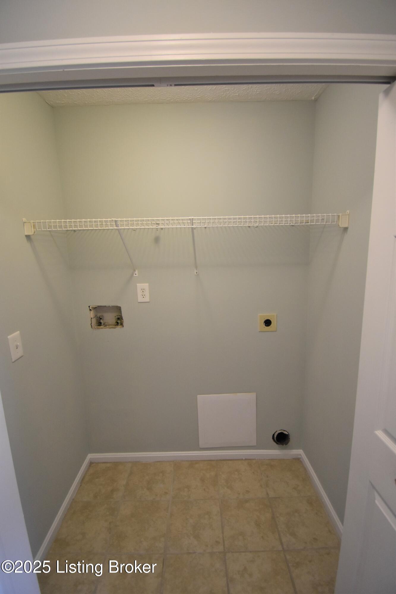 3921 Pinoak View Ct