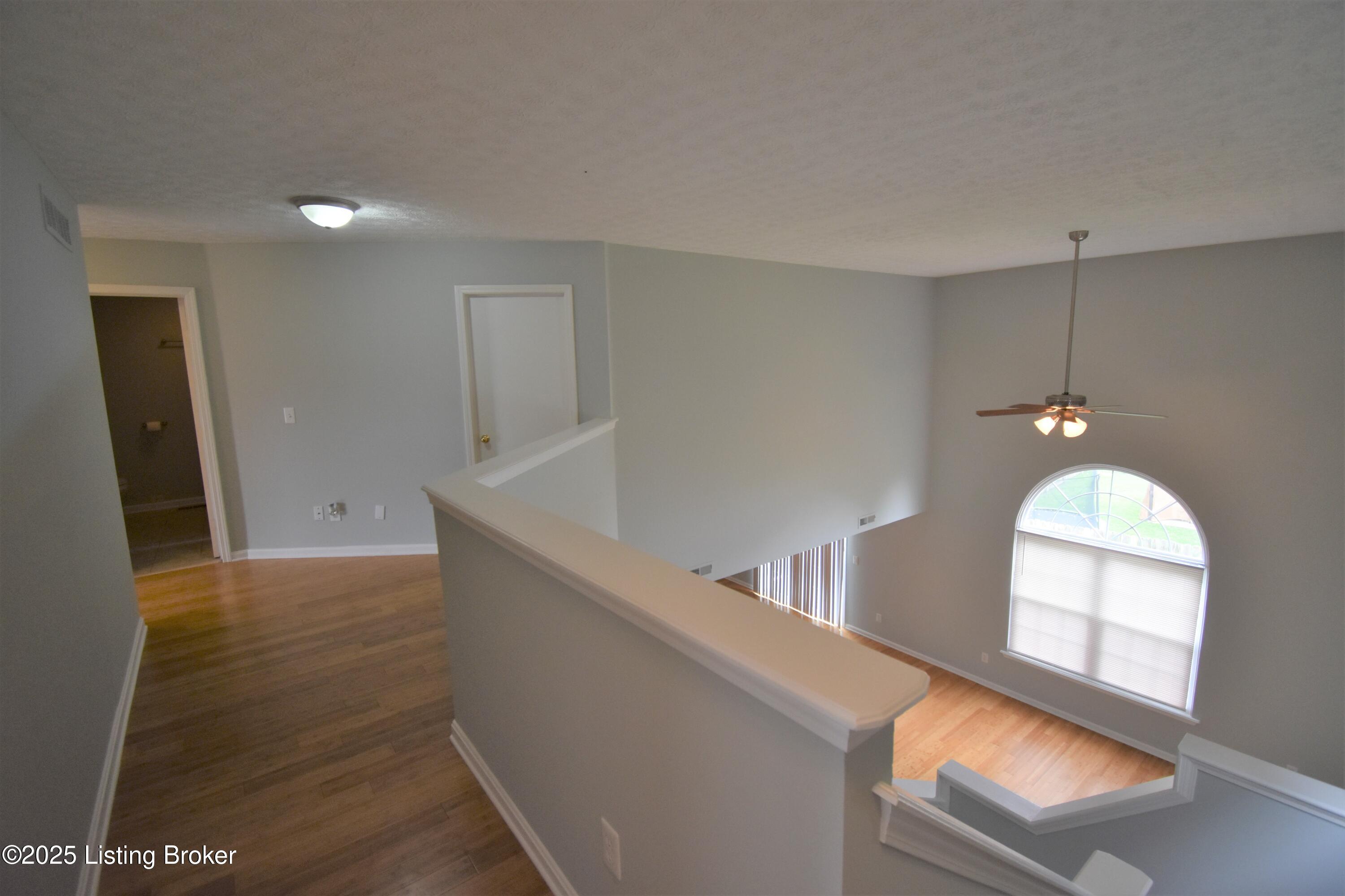3921 Pinoak View Ct