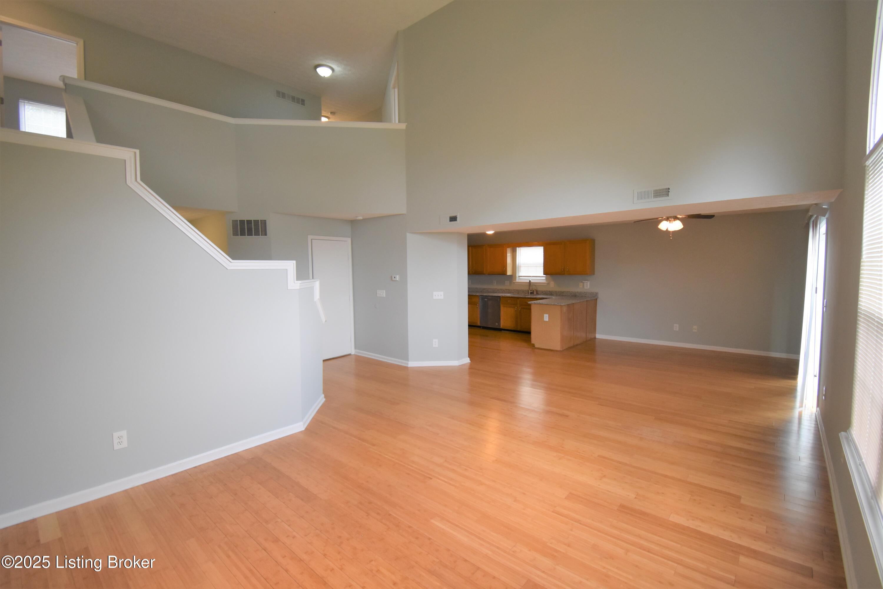 3921 Pinoak View Ct