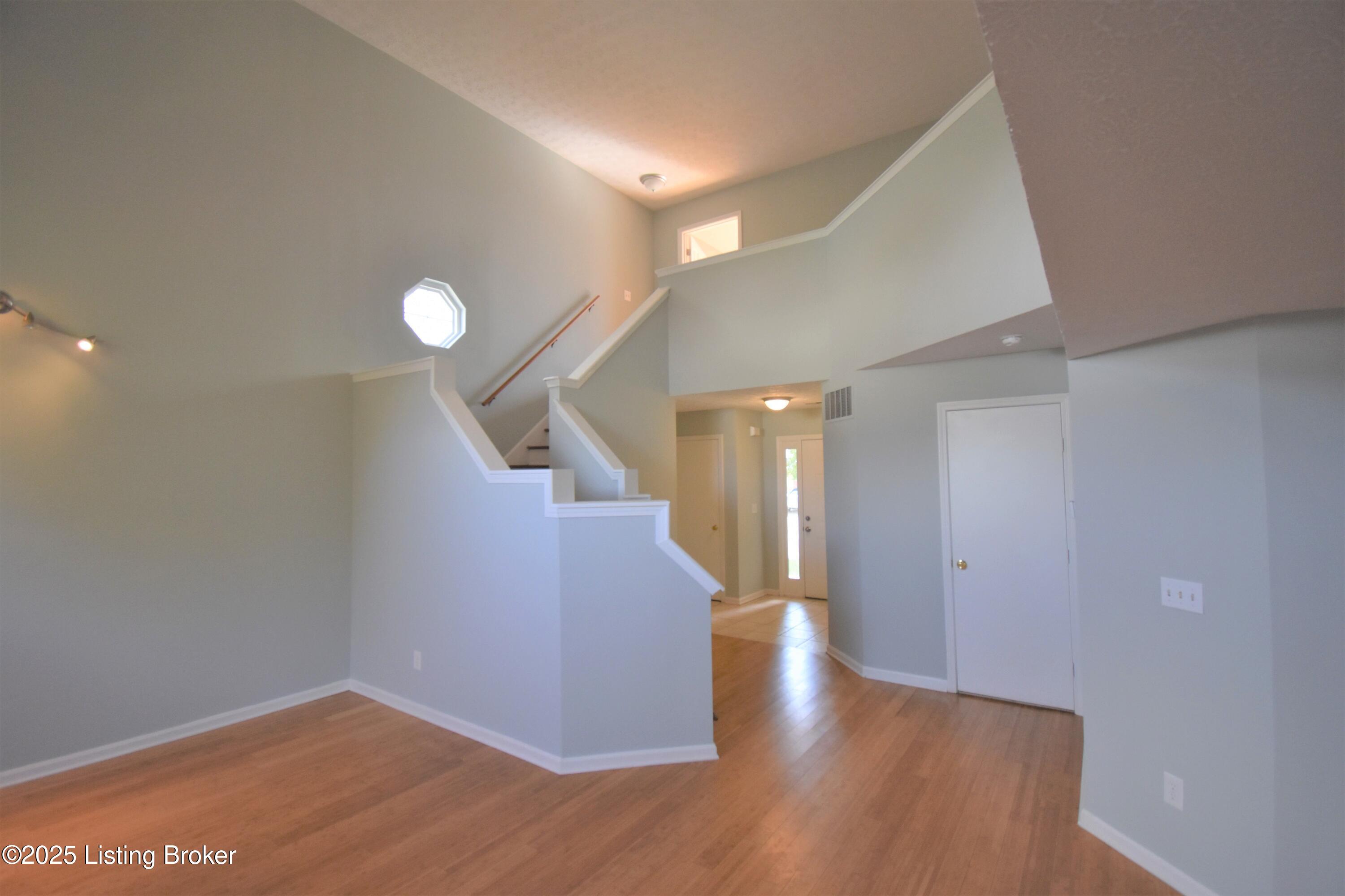 3921 Pinoak View Ct