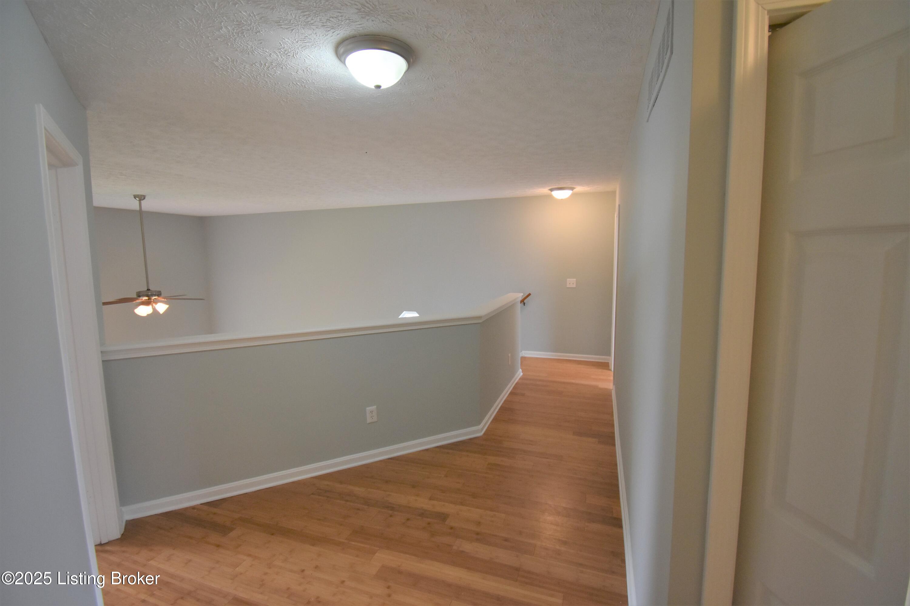 3921 Pinoak View Ct